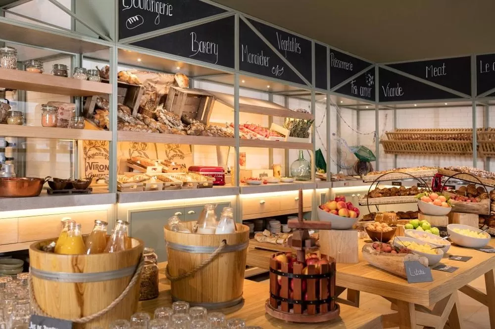 Restaurant/places to eat in Le Grand Pavillon Chantilly