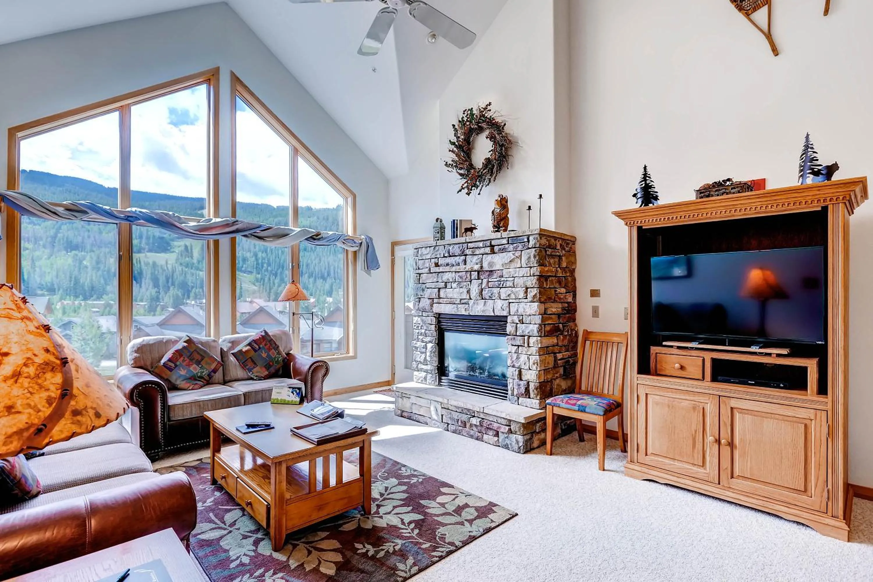 Living room in Gateway Mountain Lodge by Keystone Resort