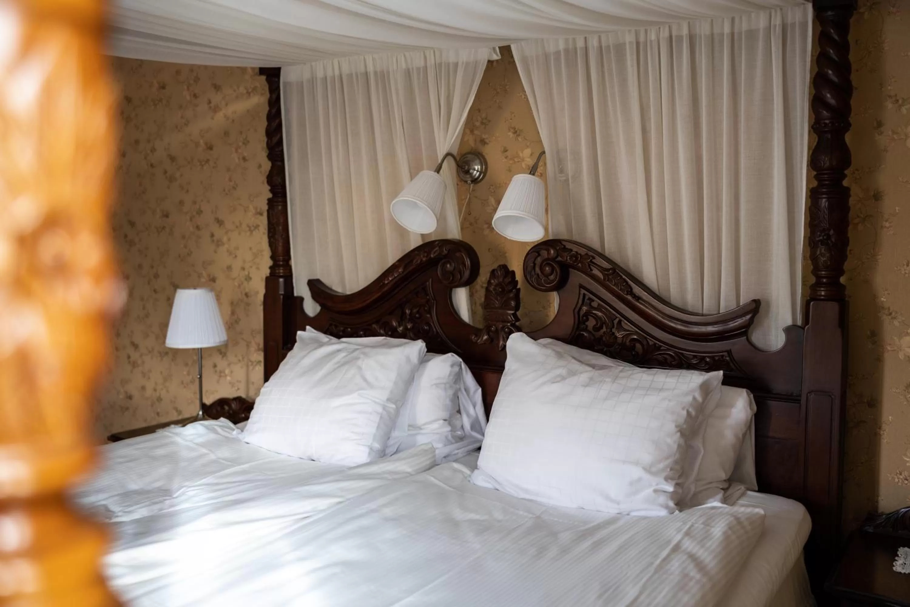 Bed in Park Hotel Linköping Fawlty Towers