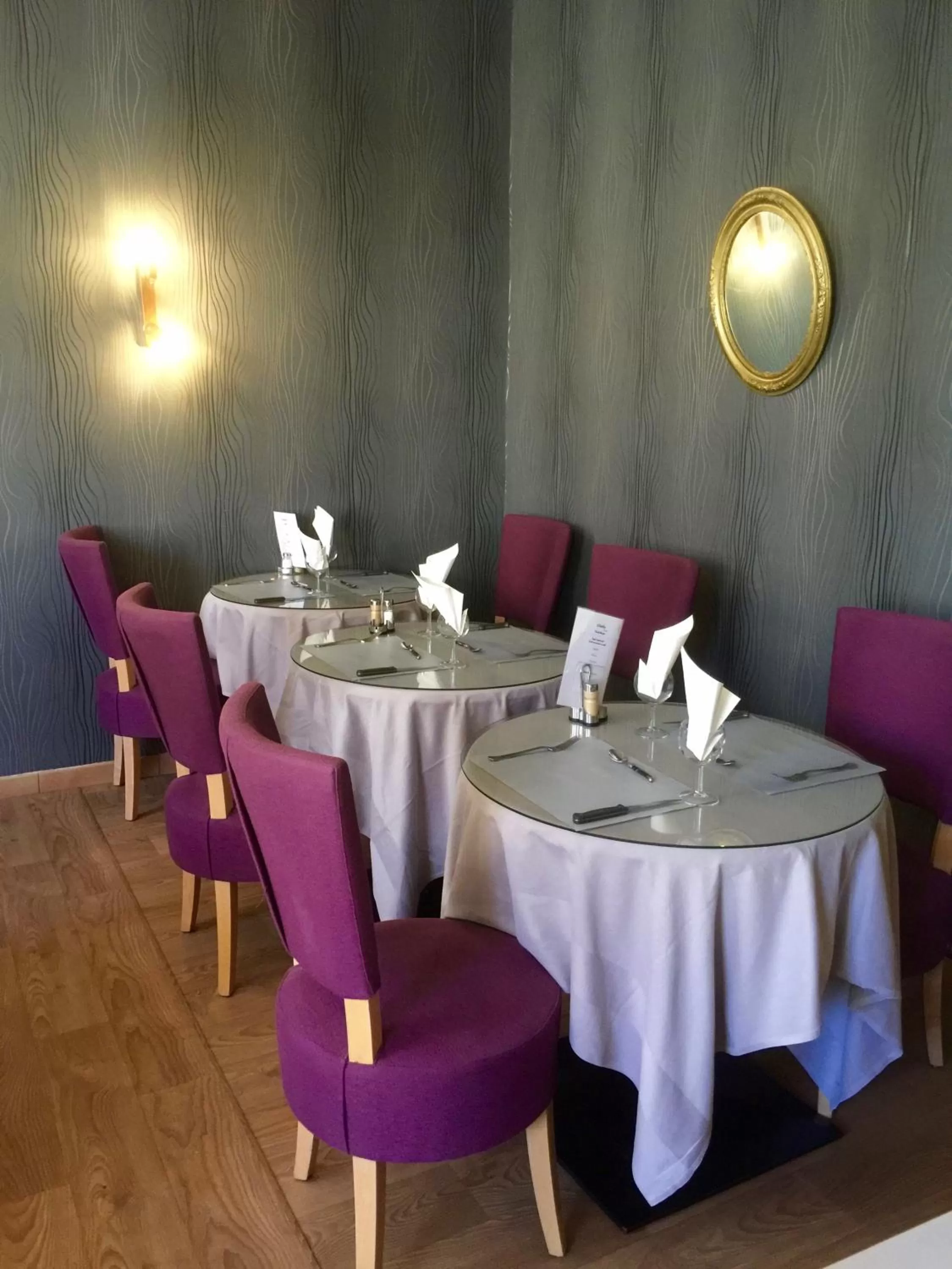 Restaurant/places to eat in Le Cheval Blanc