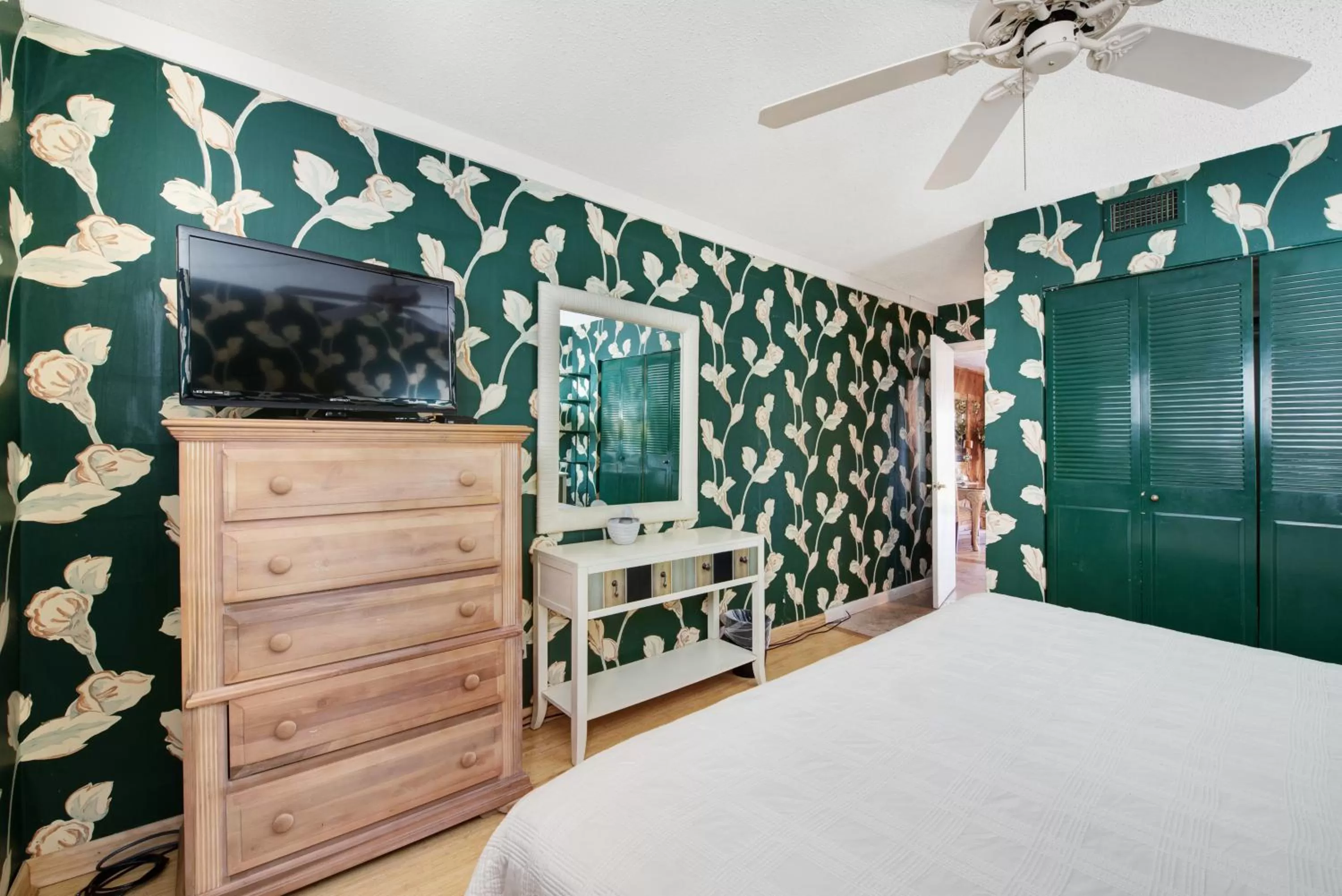 TV/Entertainment Center in Gulf Terrace 181