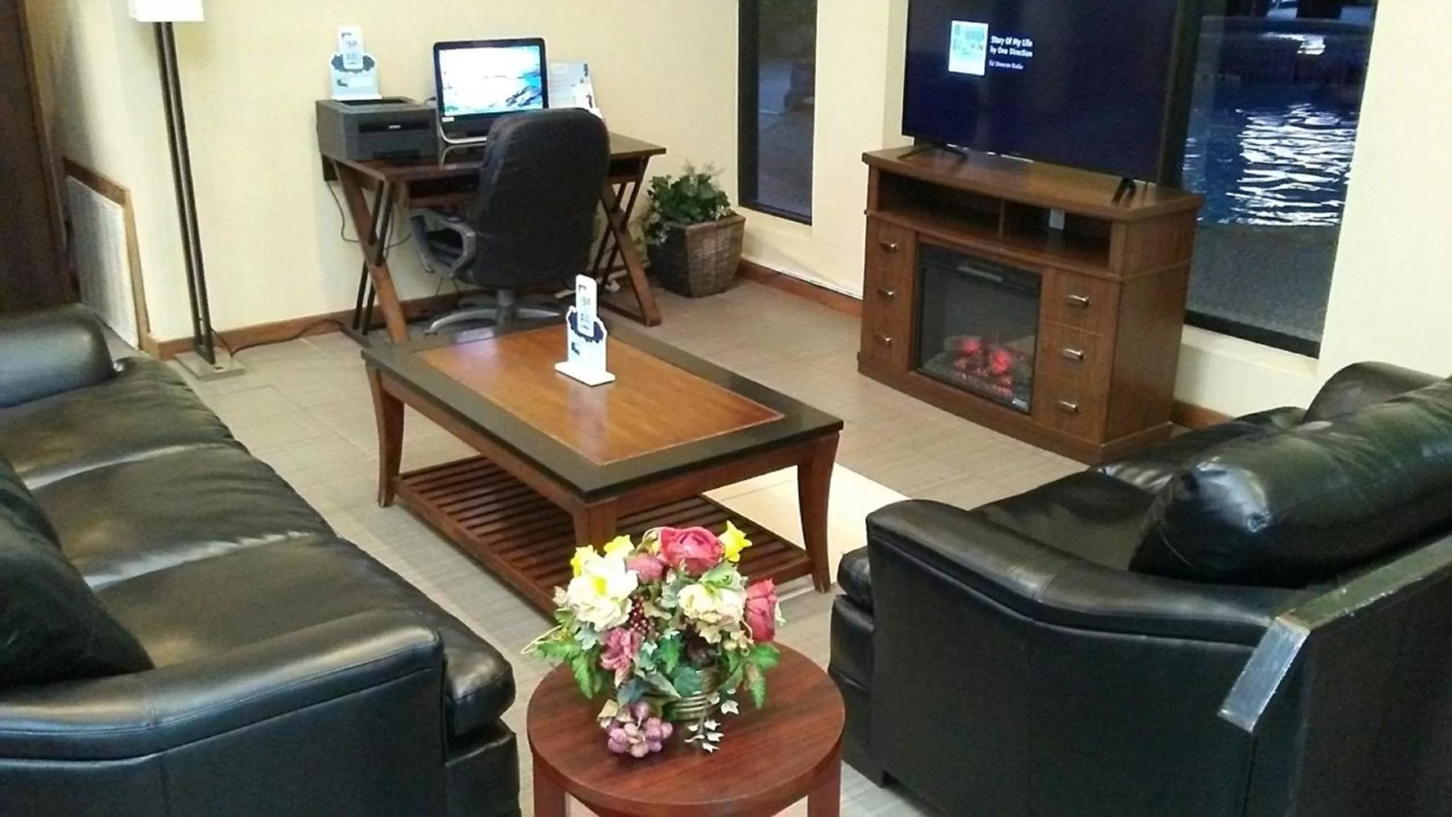 Seating area in Travelodge by Wyndham Enid