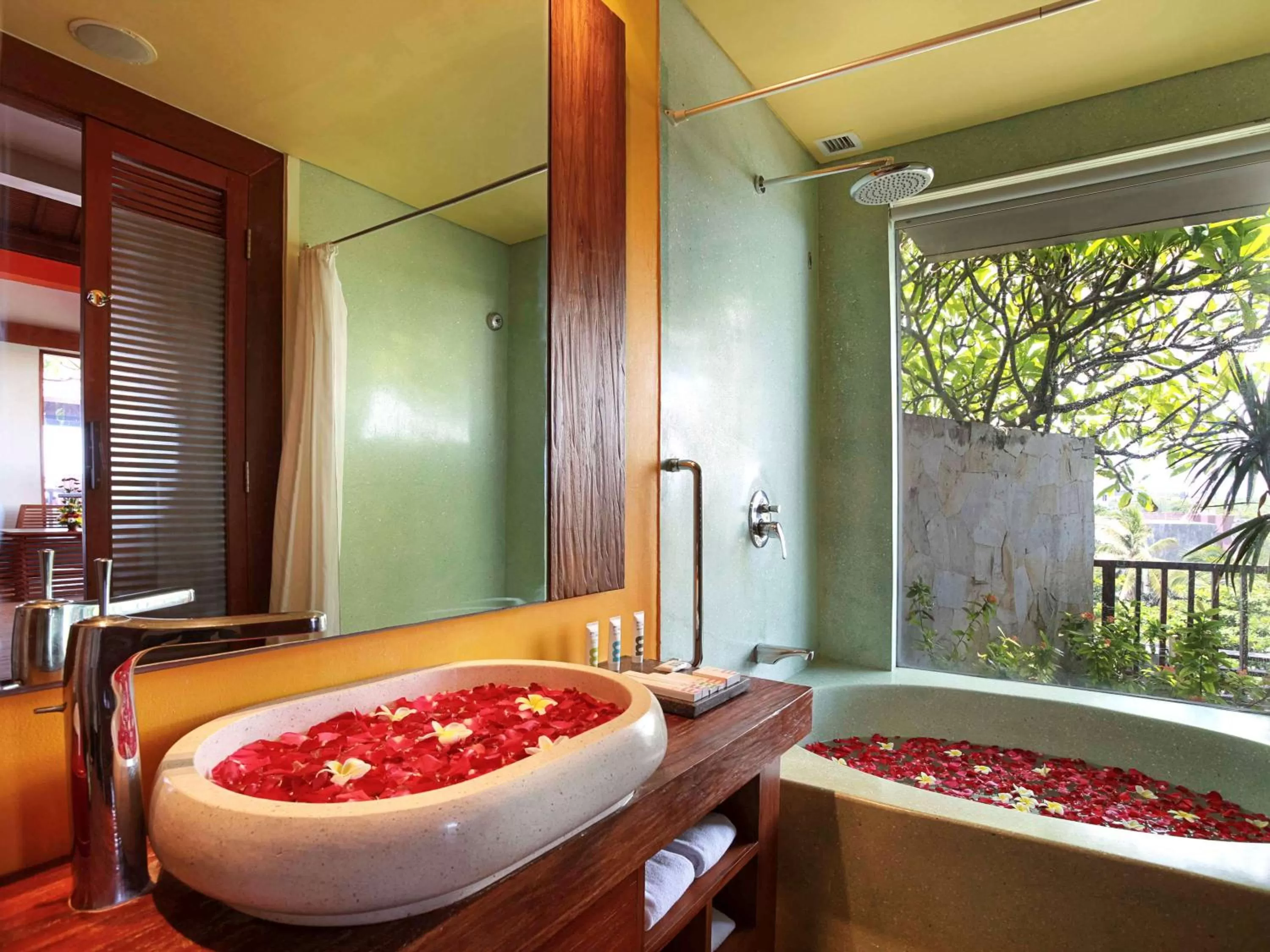 Photo of the whole room in Mercure Kuta Bali