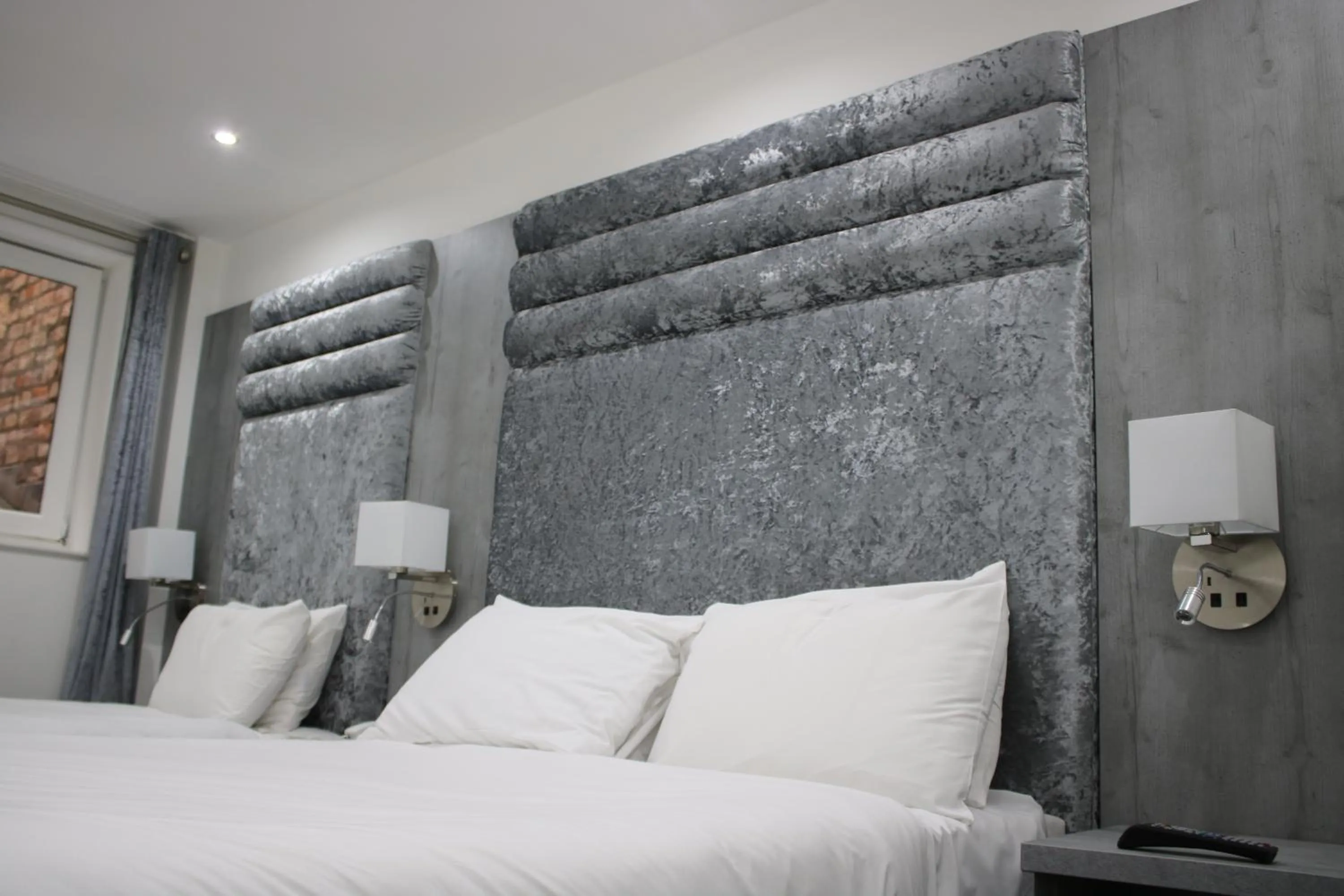 Bed in Brunswick Merchant City Hotel