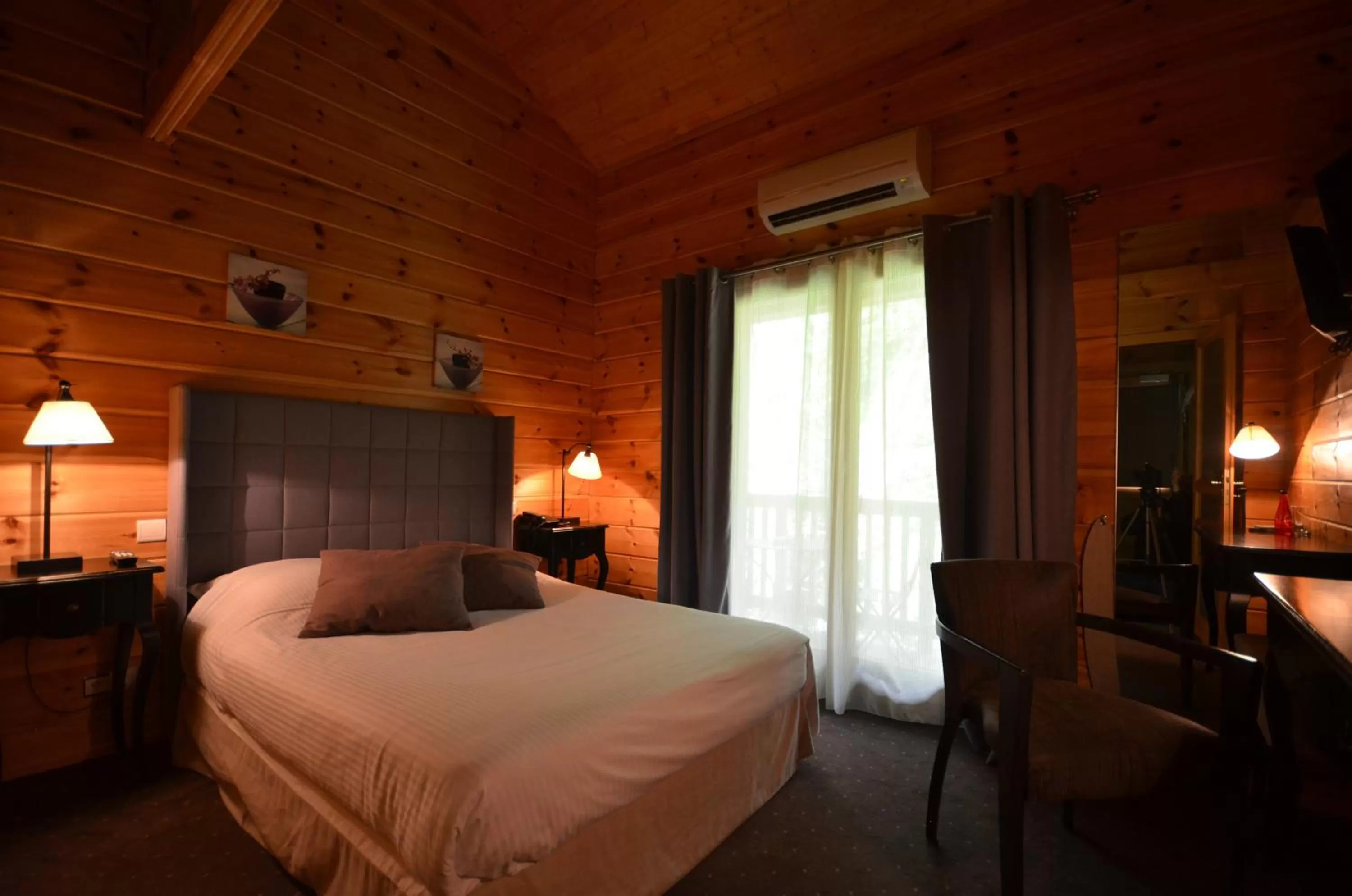 Photo of the whole room, Bed in L'Etable Gourmande