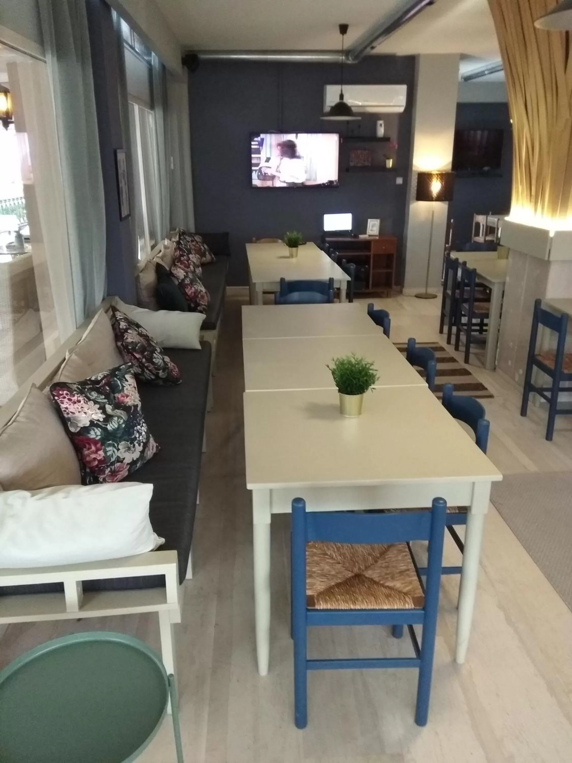 Dining Area in King Alexander