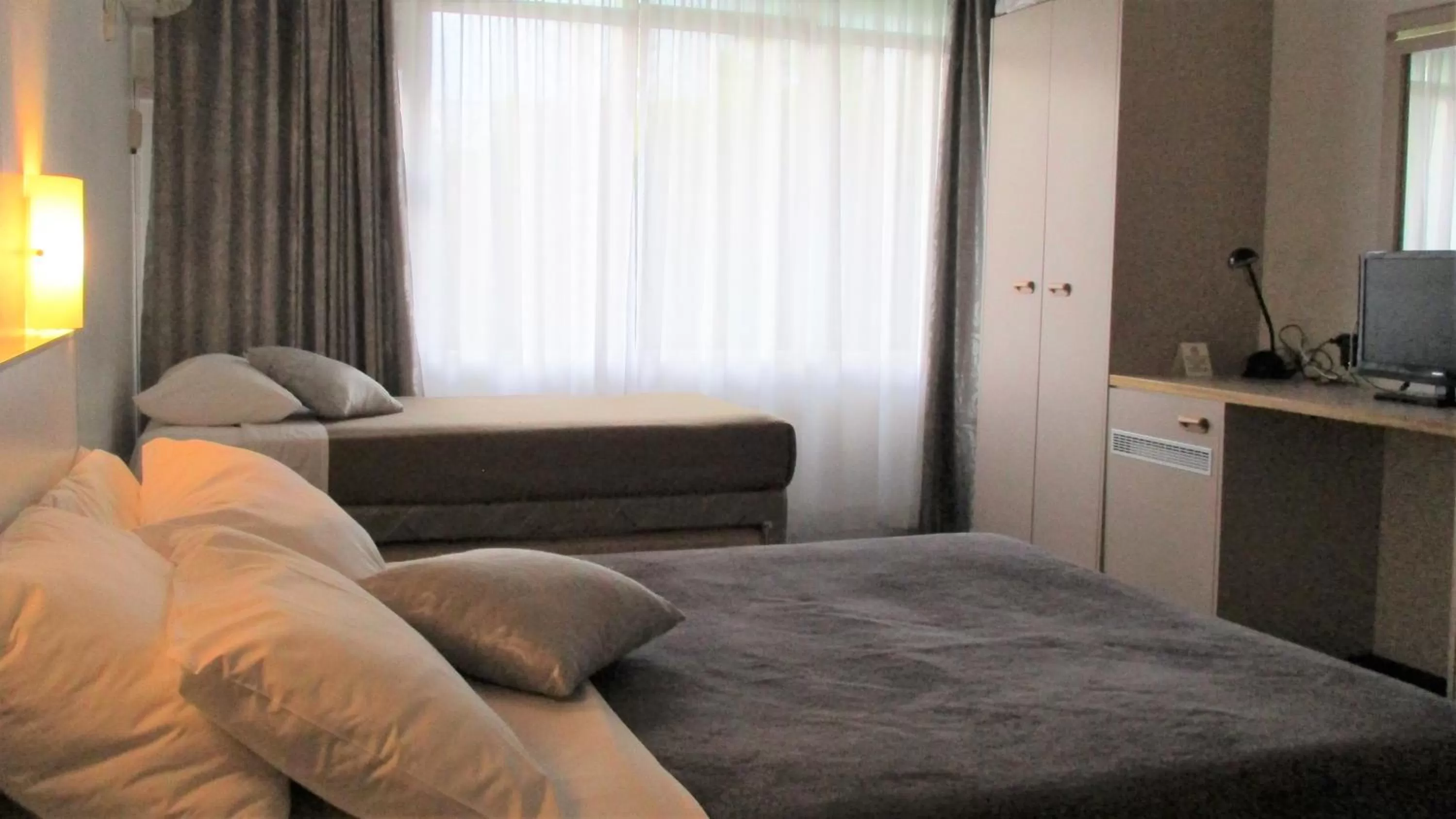 Photo of the whole room, Bed in Cronulla Motor Inn