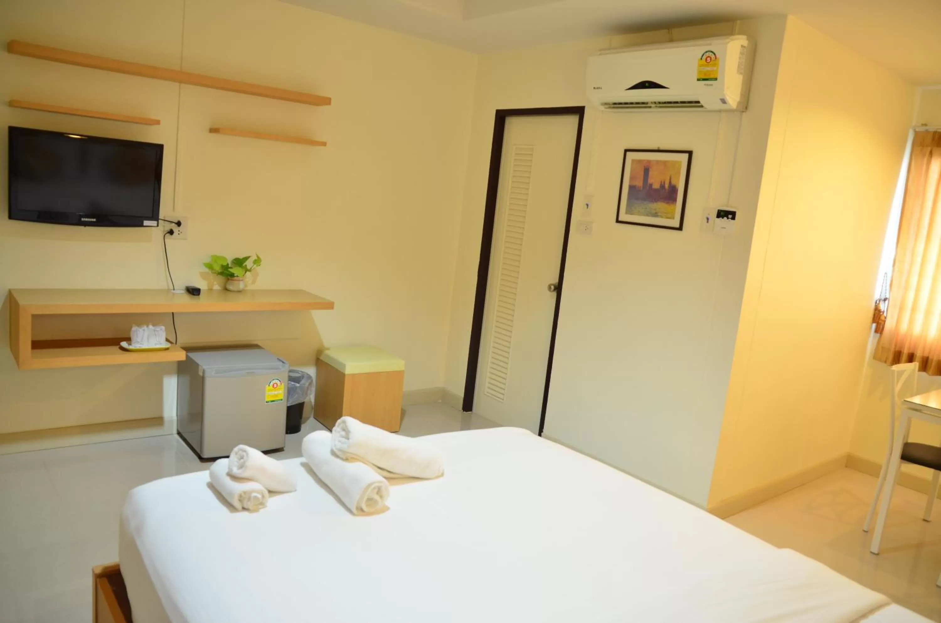 Bedroom, Bed in Baan Sanpoom