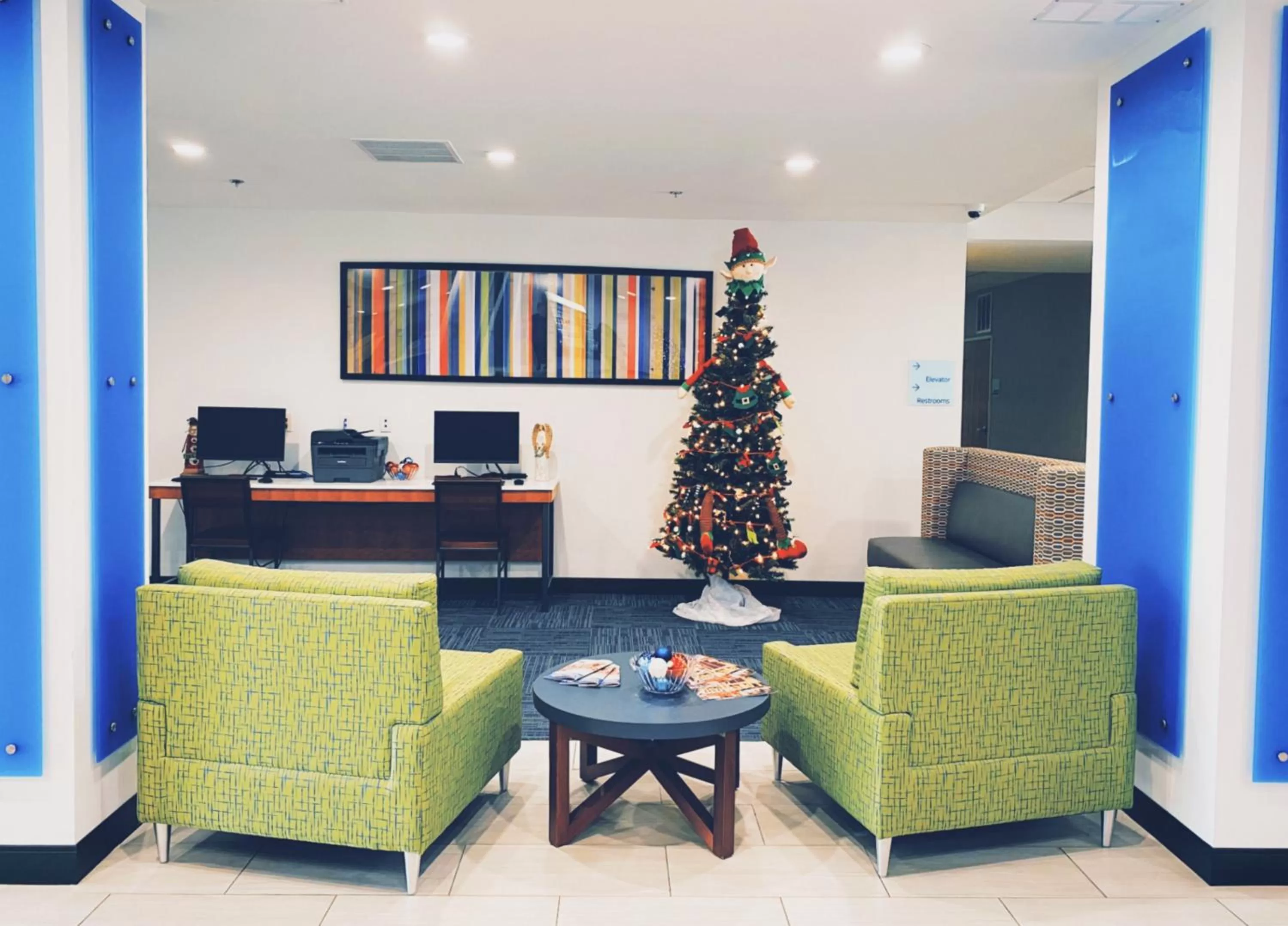 Lobby or reception in Holiday Inn Express Hotel & Suites Logansport by IHG