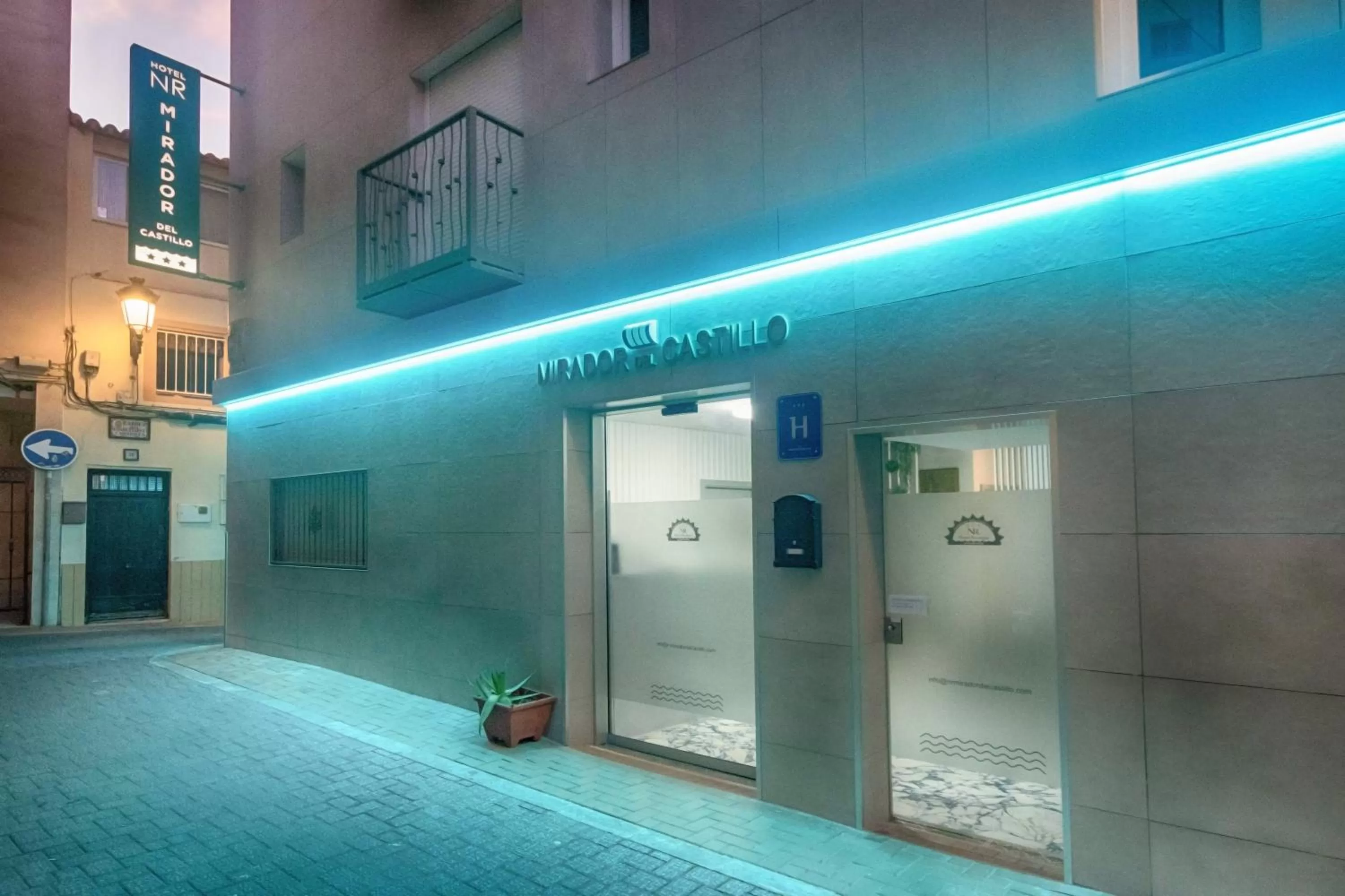 Facade/entrance in NR Mirador del Castillo