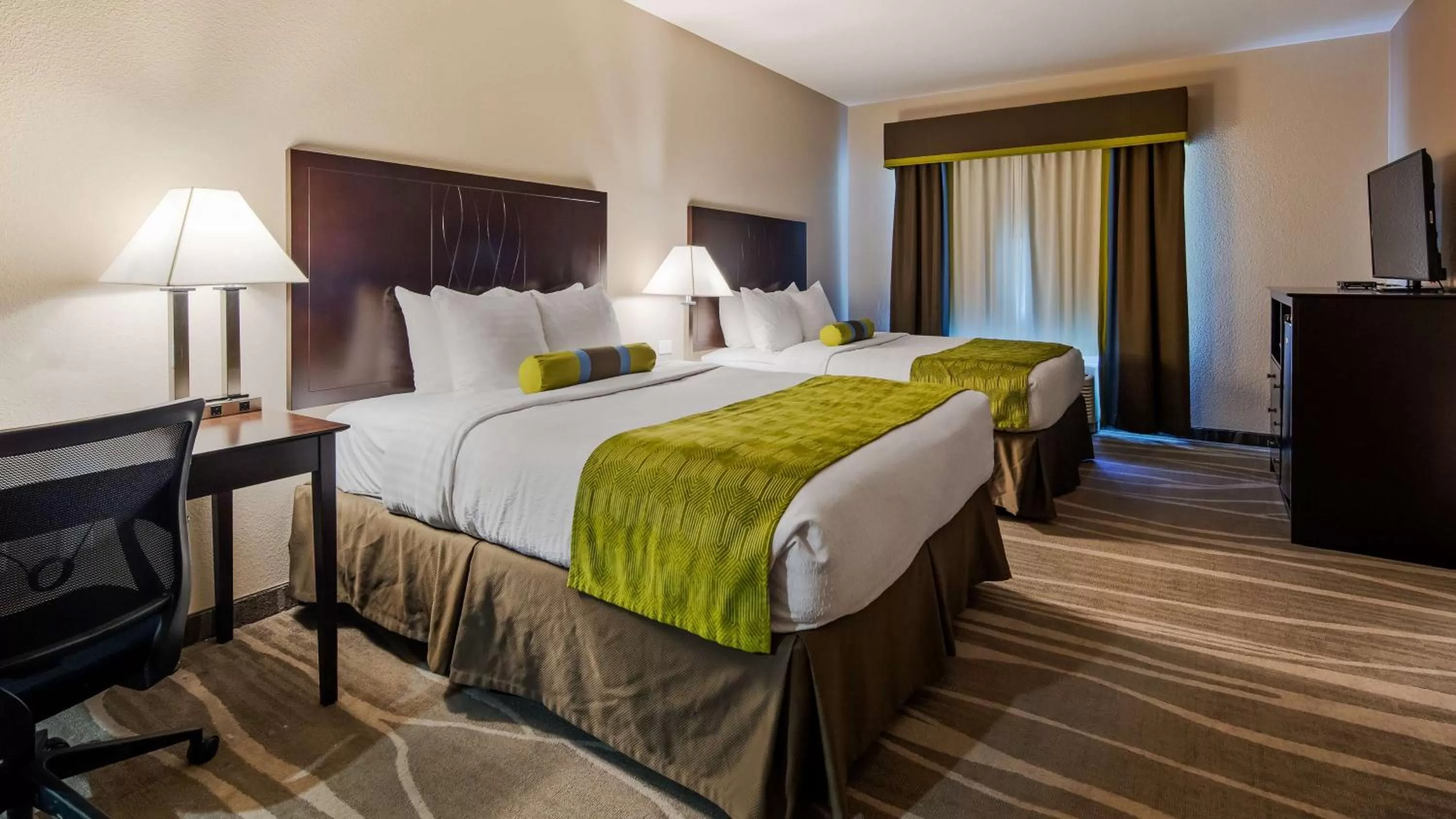 Queen Suite with Two Queen Beds and Bath Tub - Disability Access in Best Western Plus Denver City Hotel & Suites