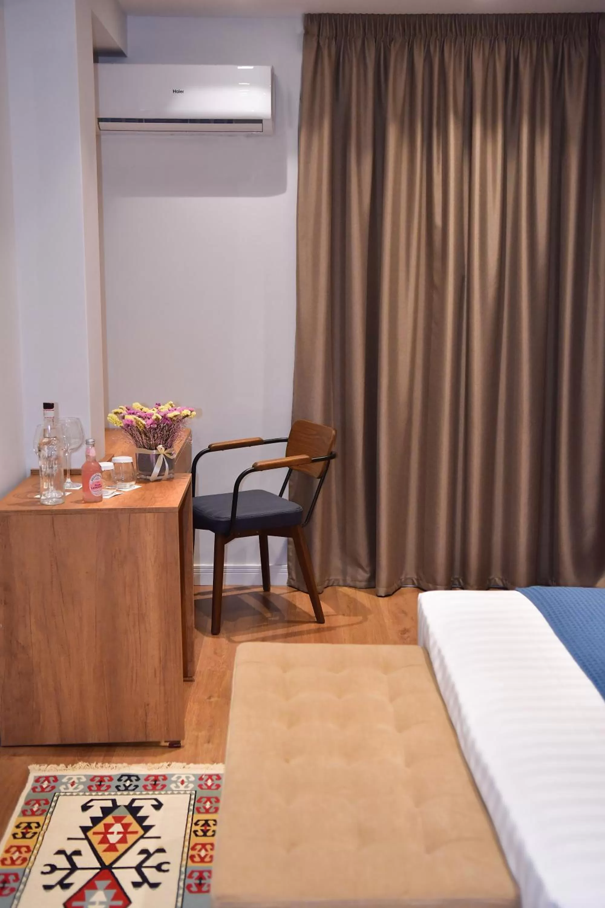 Restaurant/places to eat, Bed in 313 Villa City Center Hotel