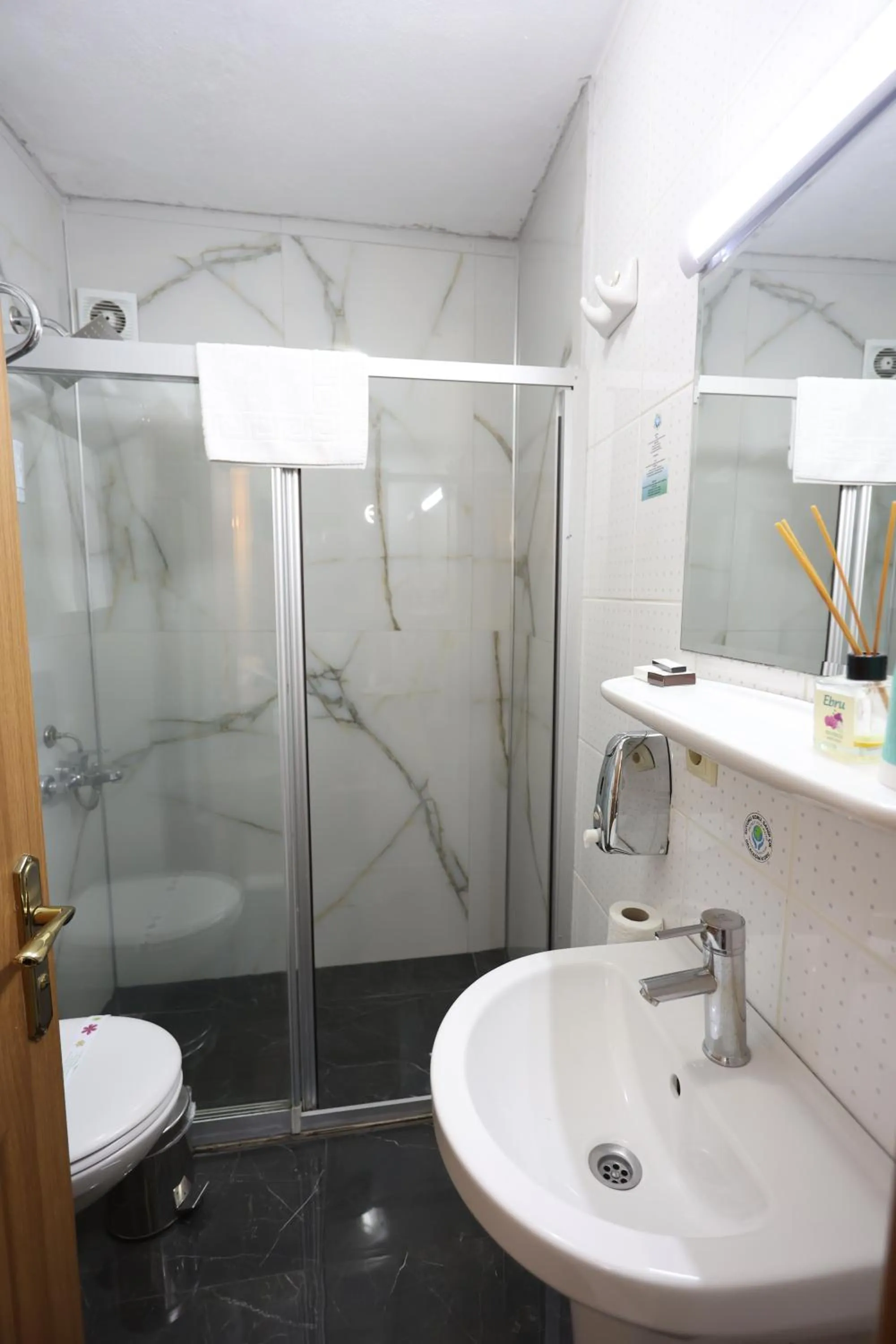 Toilet in Arven Hotel