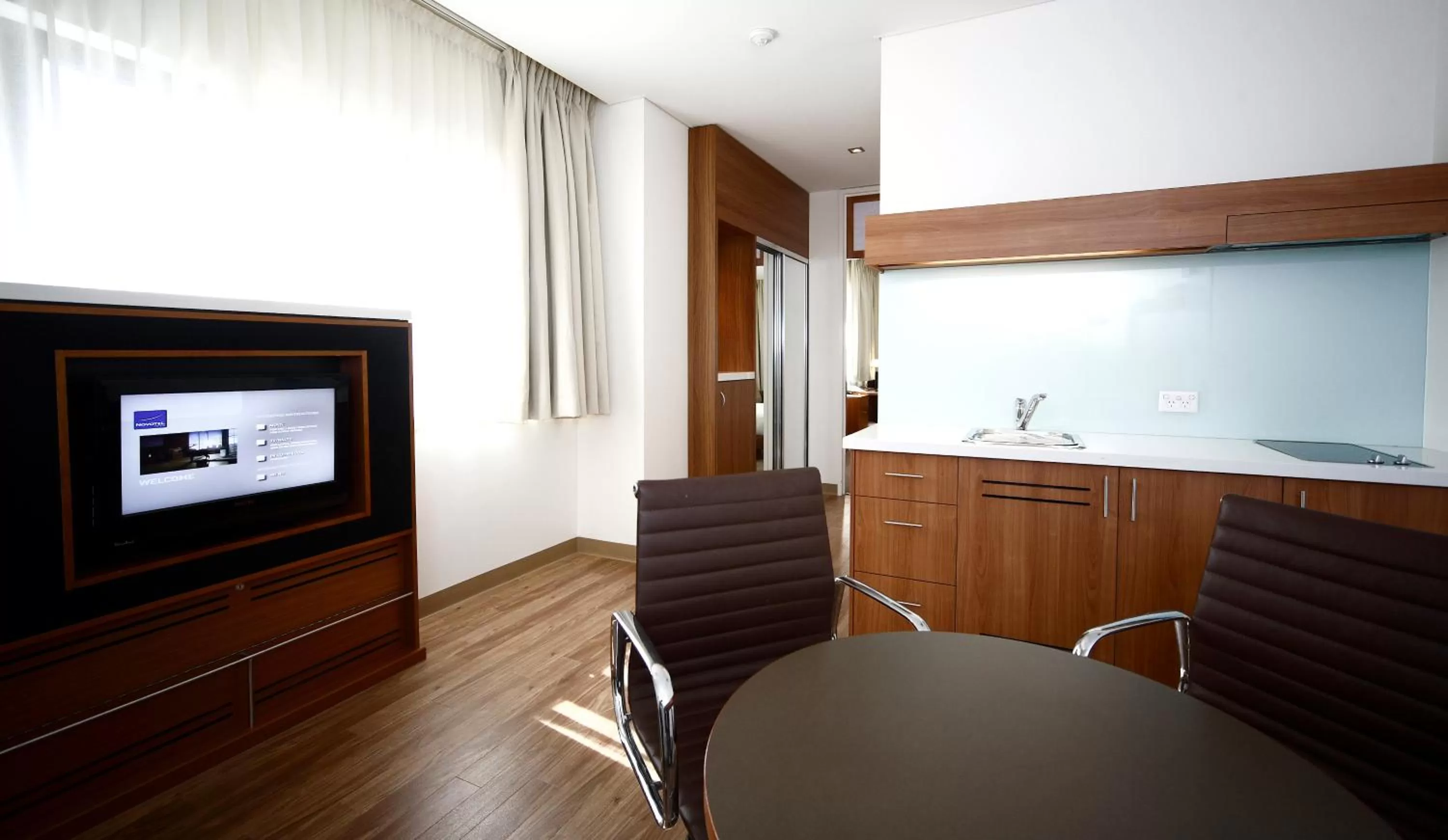 Kitchen or kitchenette in Novotel Canberra