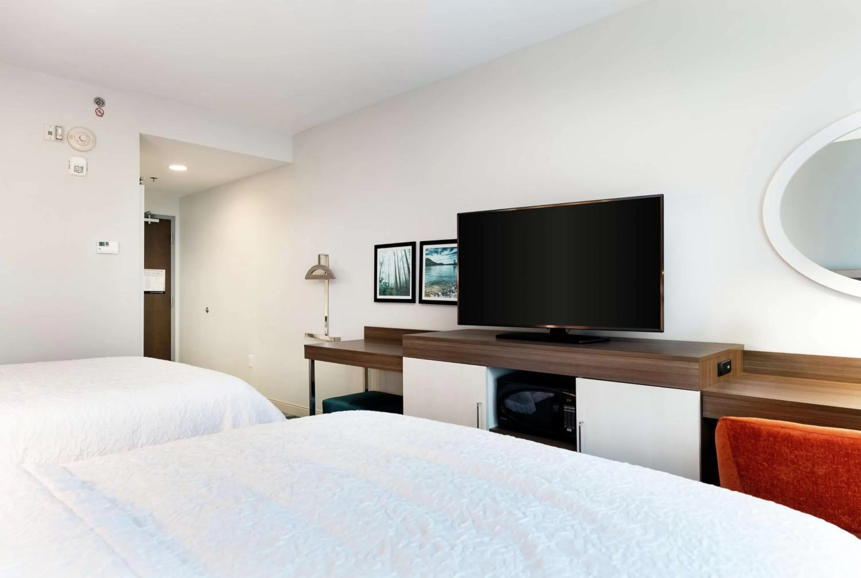 Bedroom, Bed in Hampton Inn Acworth