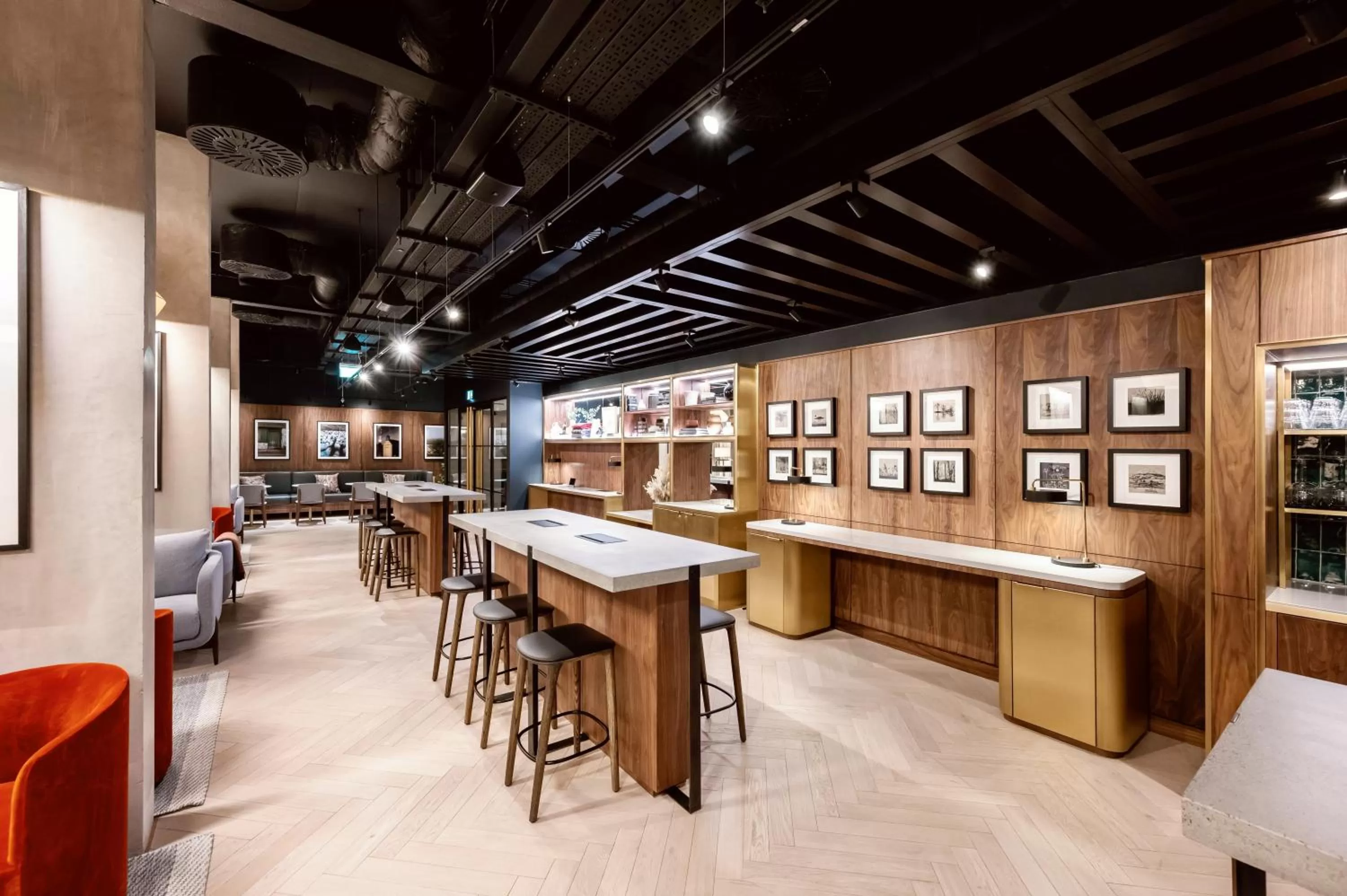 Dining area in Wilde Aparthotels Manchester City Centre