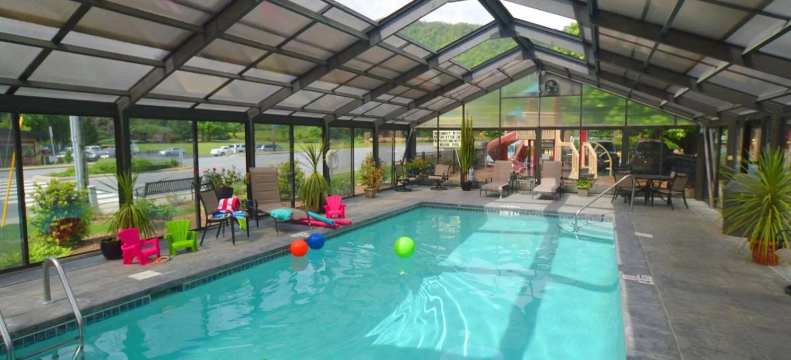 Swimming pool in Jonathan Creek Inn and Villas