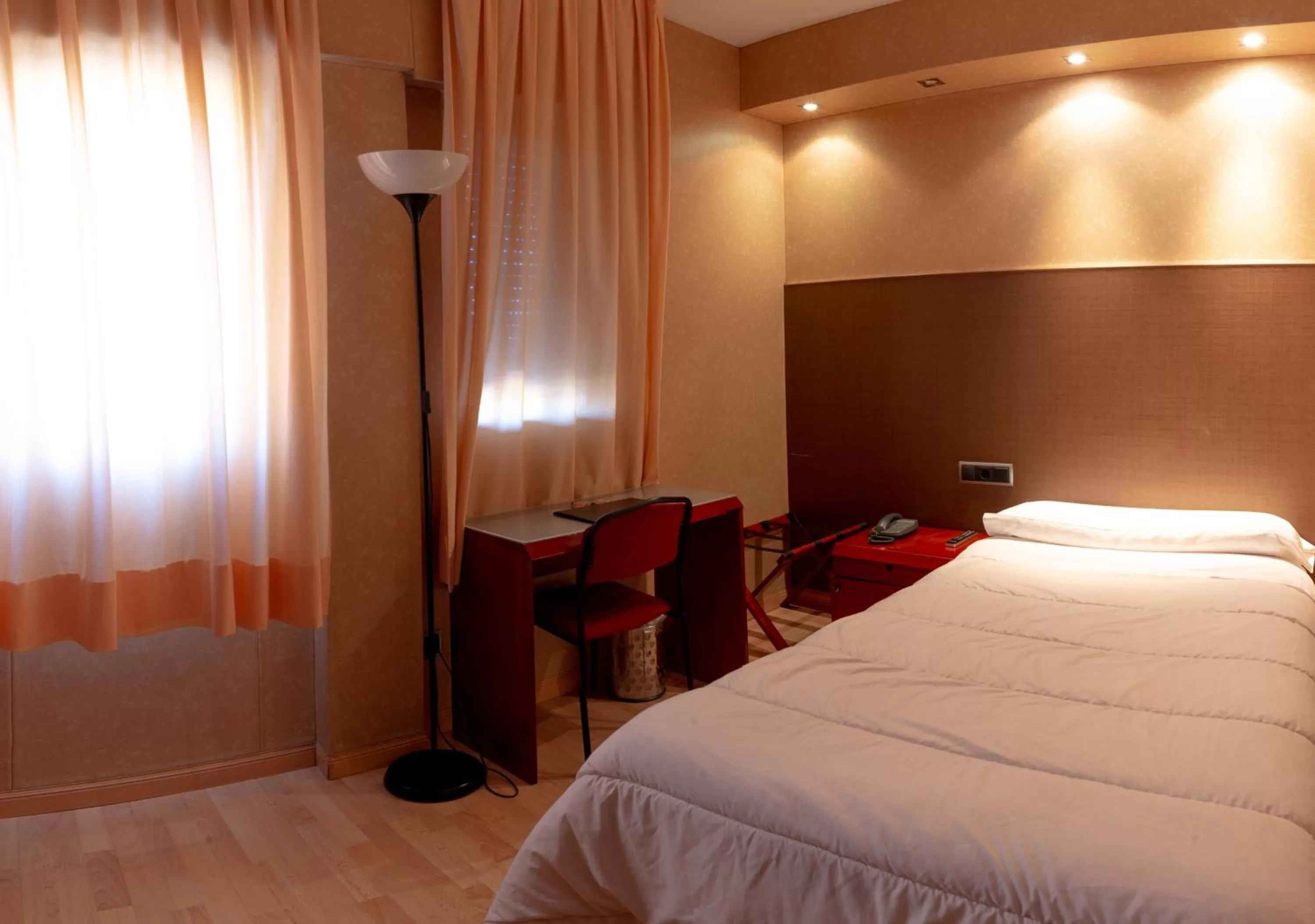 Bed in Hotel Villa de Barajas