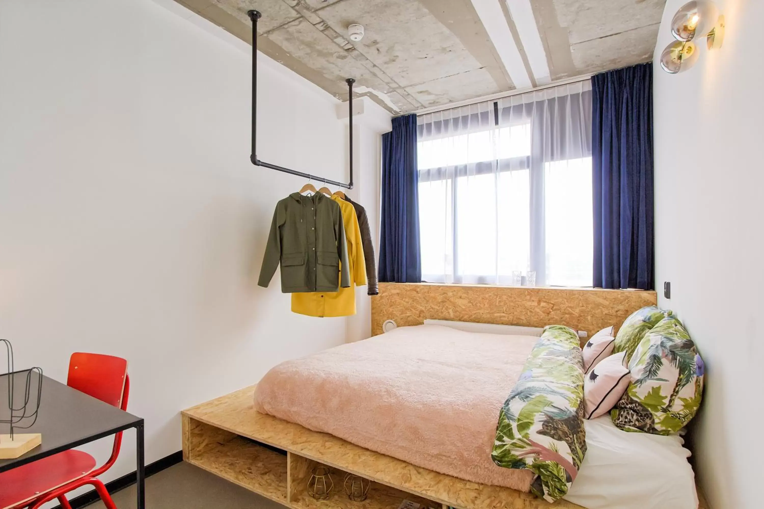 Budget Double Room in Urban Hotel The Golden Stork Budget Double Room in Urban Hotel The Golden Stork