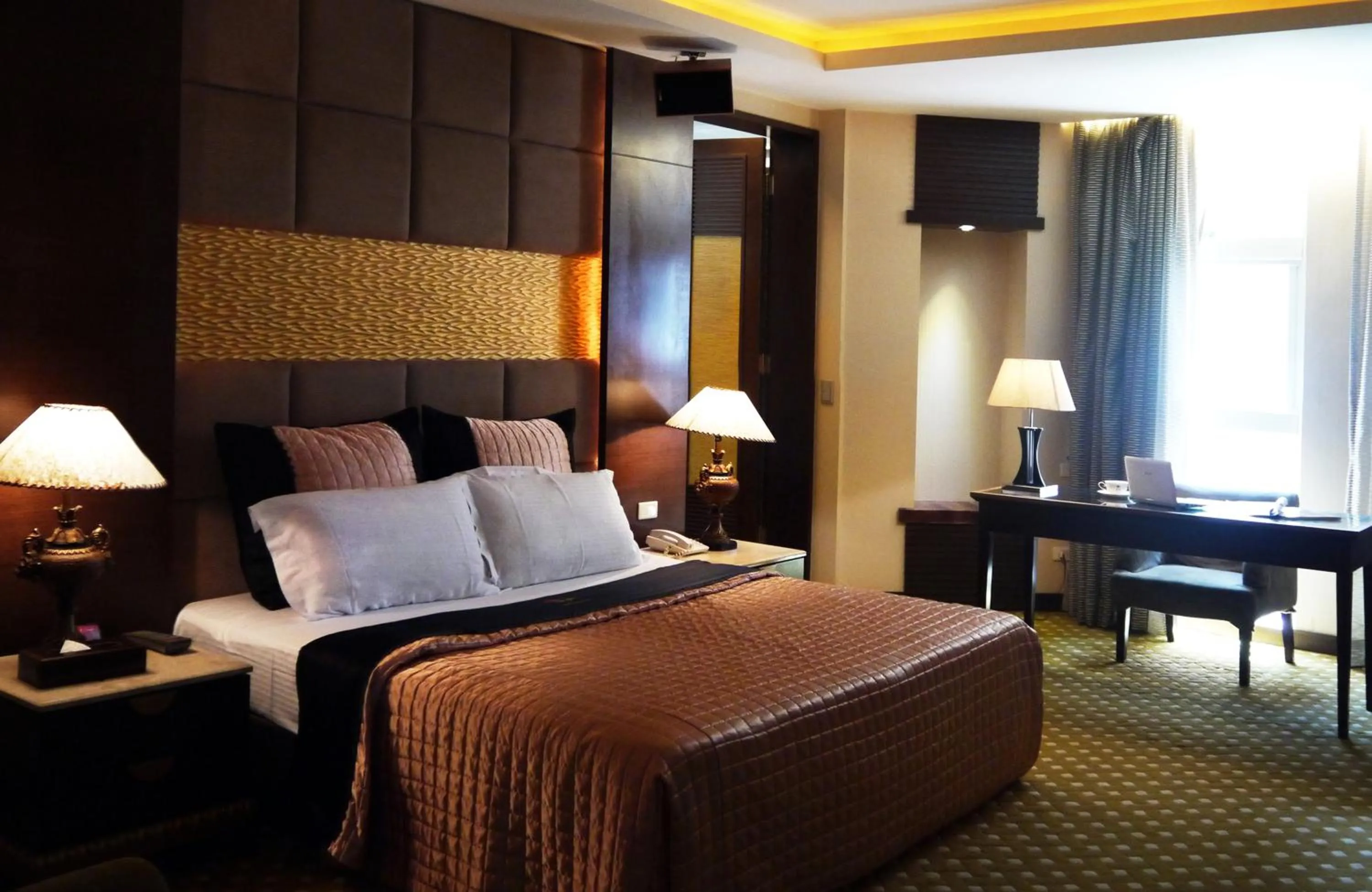 Bedroom, Bed in Dongfeng Motel