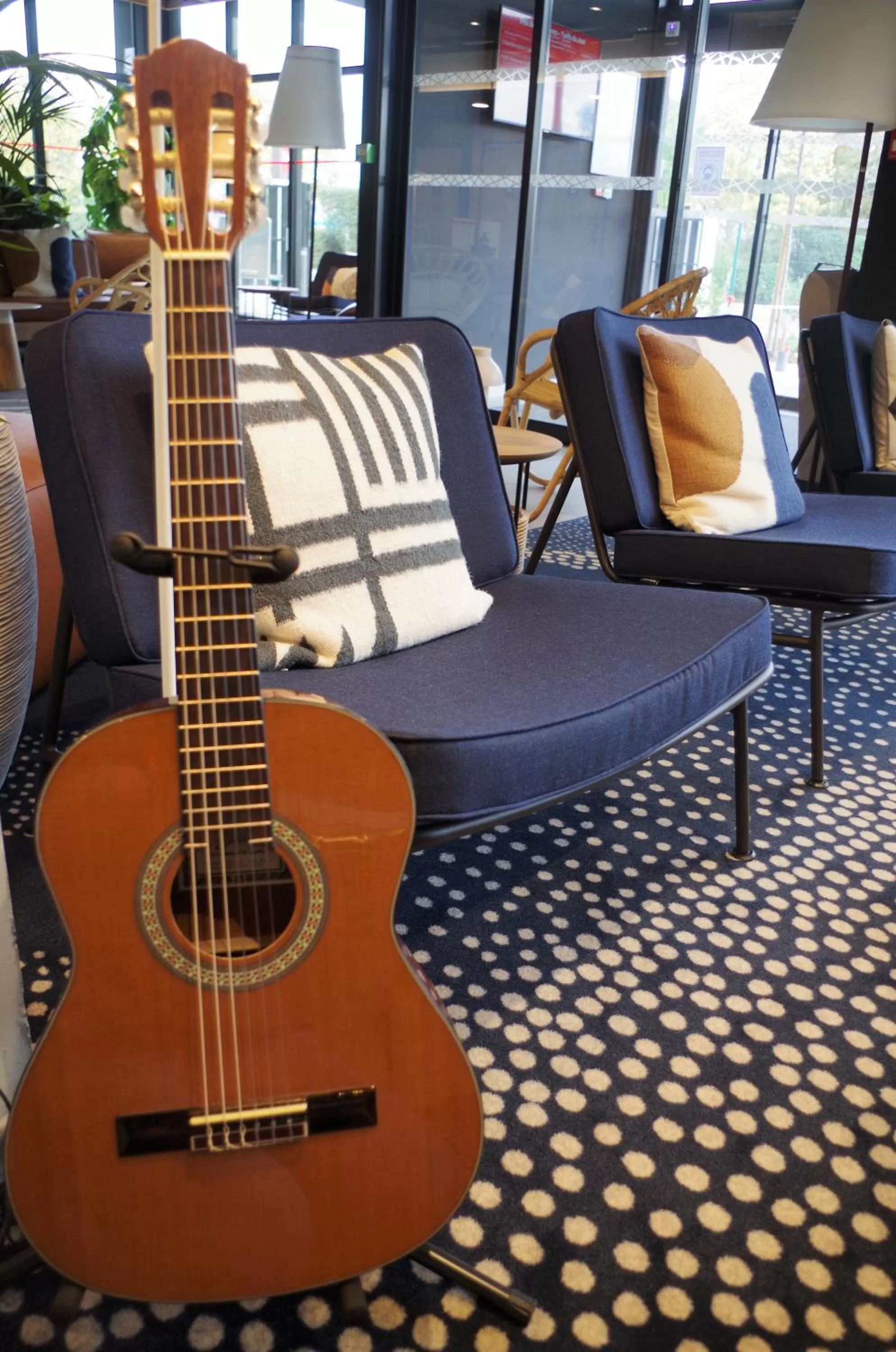 Living room in Ibis Lunel Petite Camargue