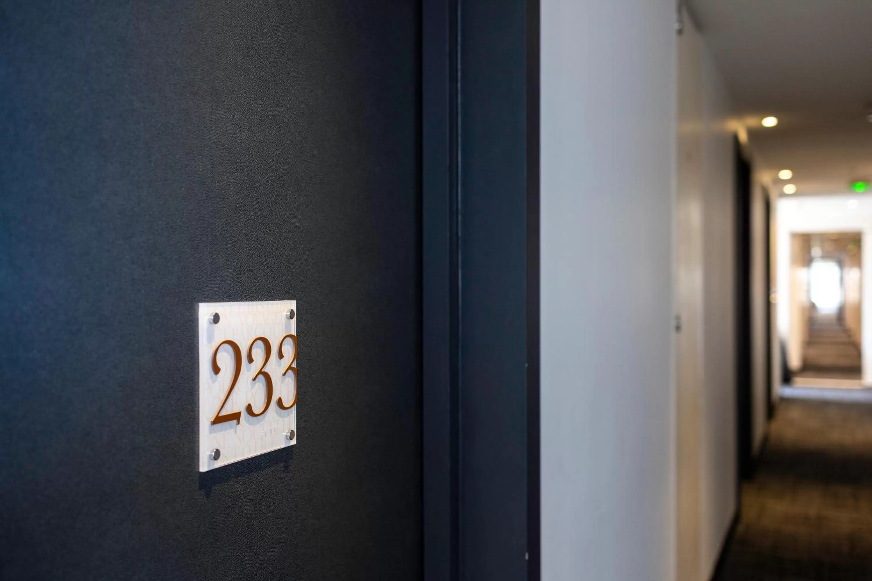 Bedroom in Hôtel restaurant Kyriad Fréjus