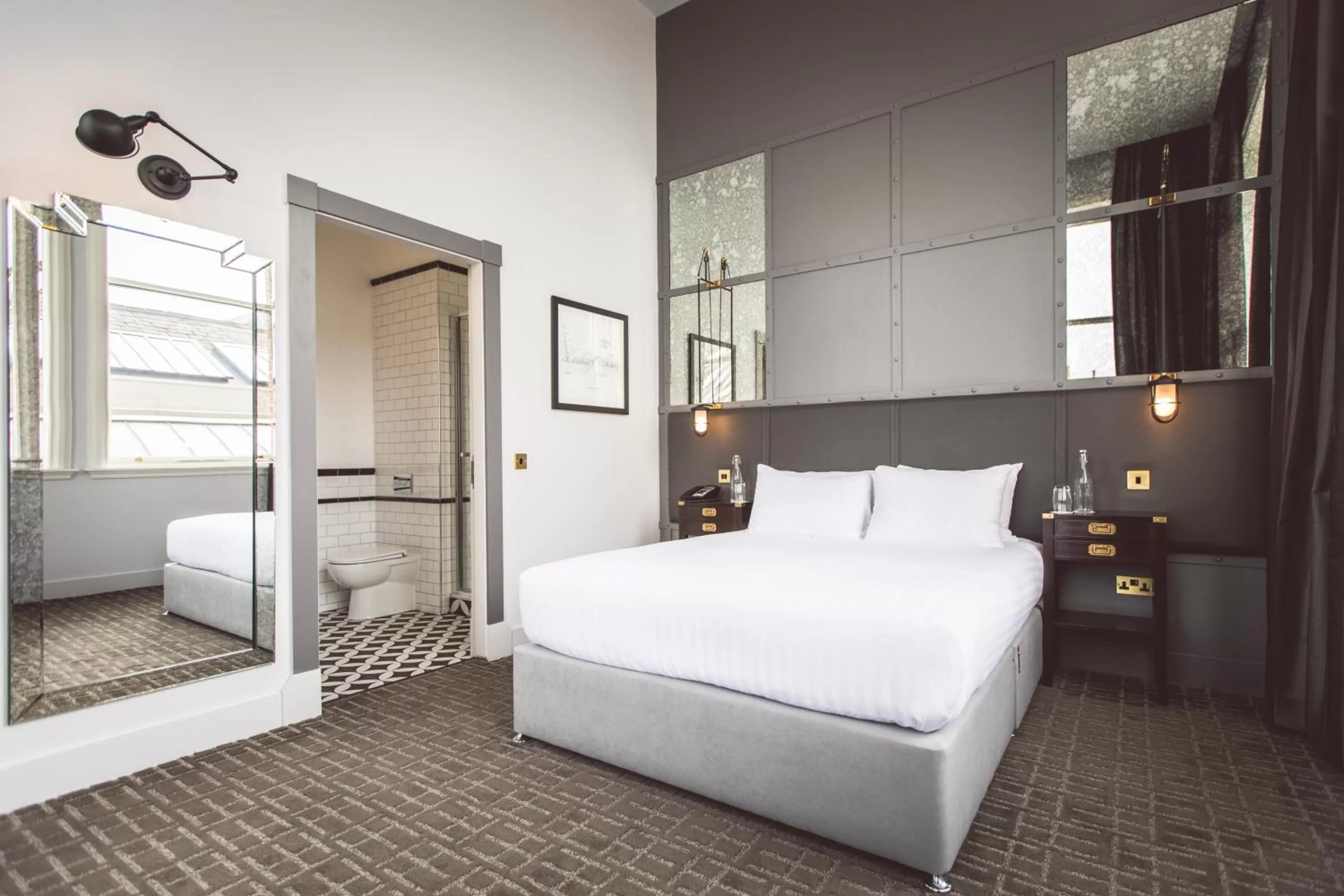 Photo of the whole room, Bed in Titanic Hotel Belfast