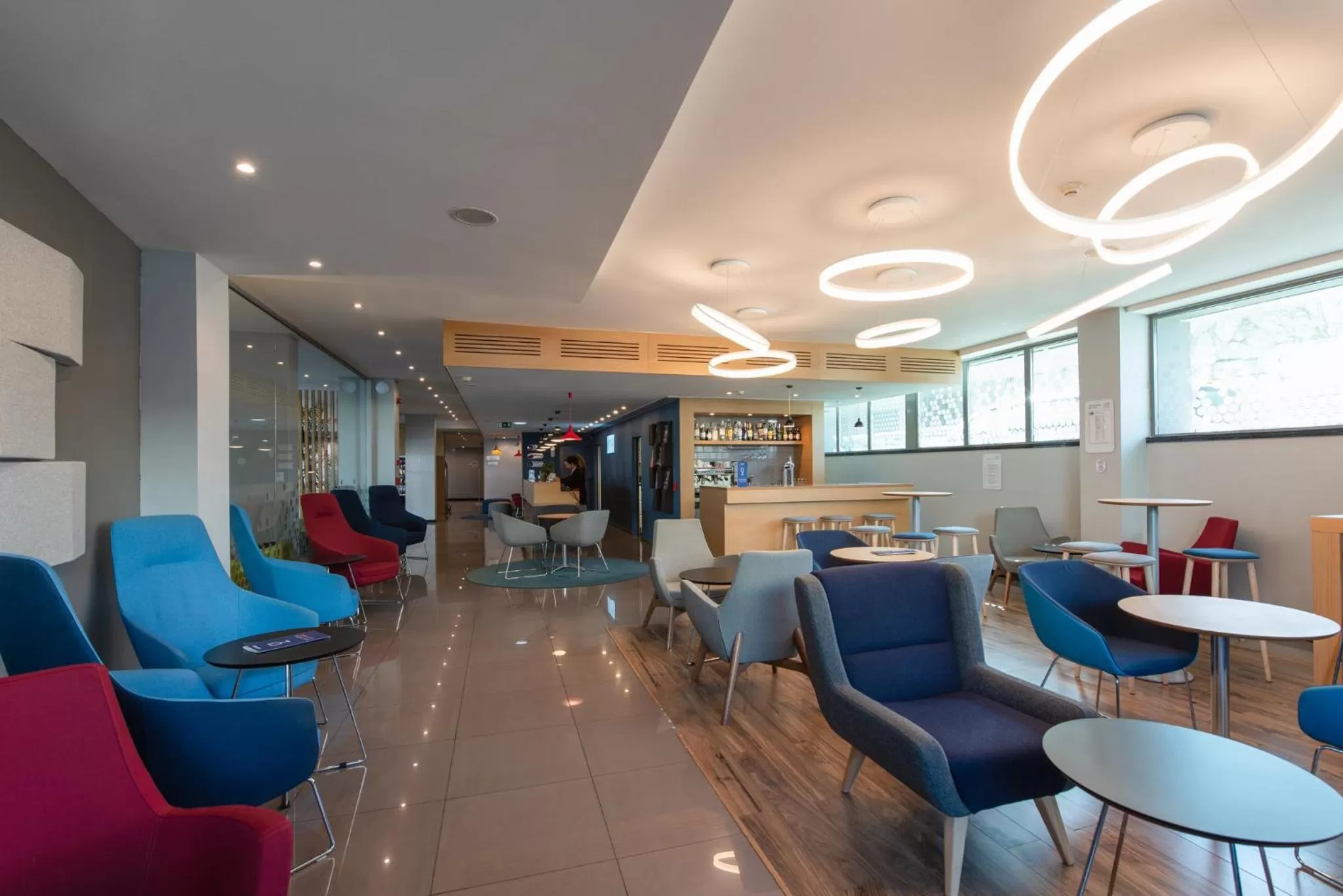 Lounge or bar in Holiday Inn Express Lisbon Airport by IHG