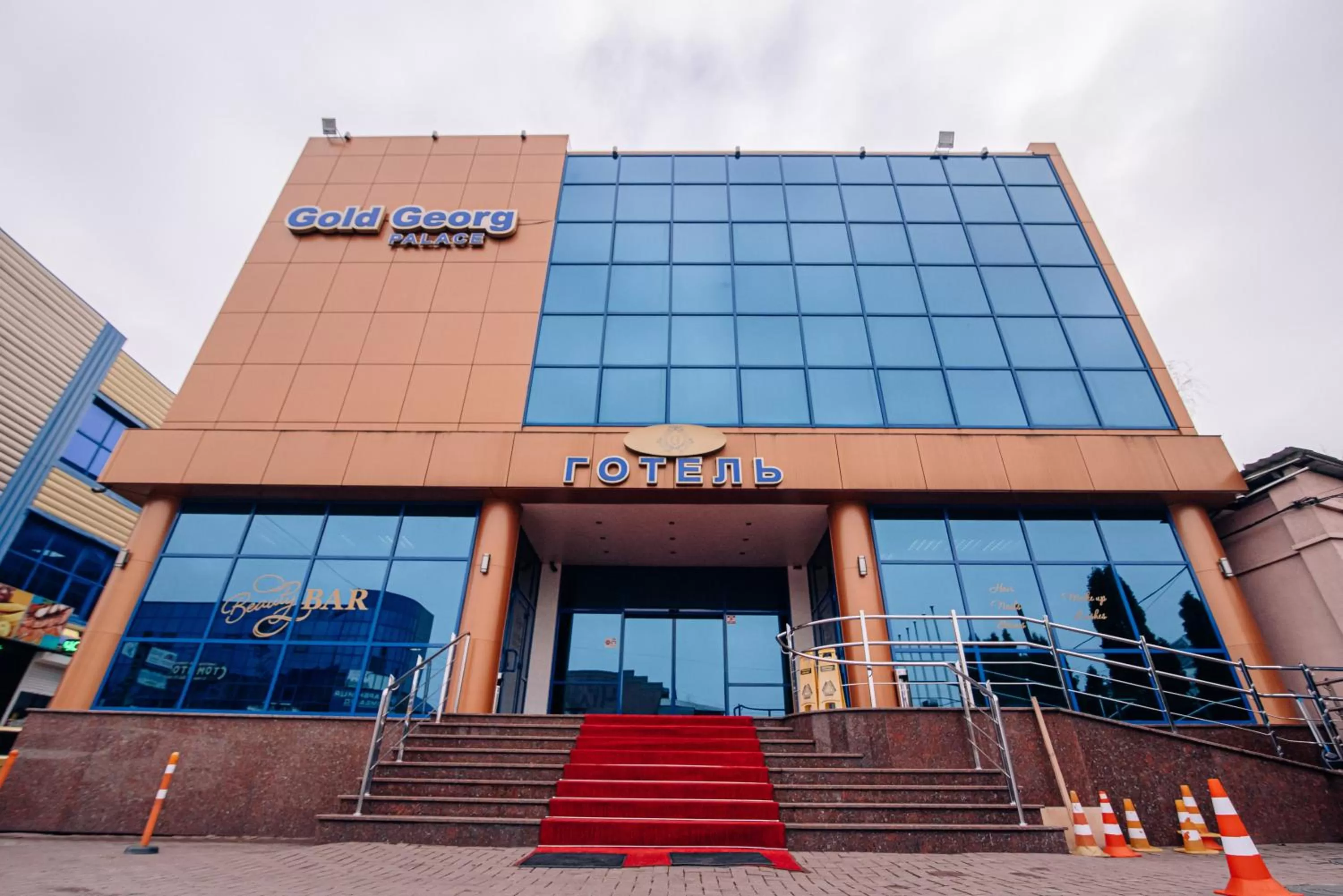 Parking in Gold Georg Palace Hotel