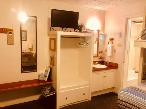 TV/Entertainment Center in Driftwood Inn