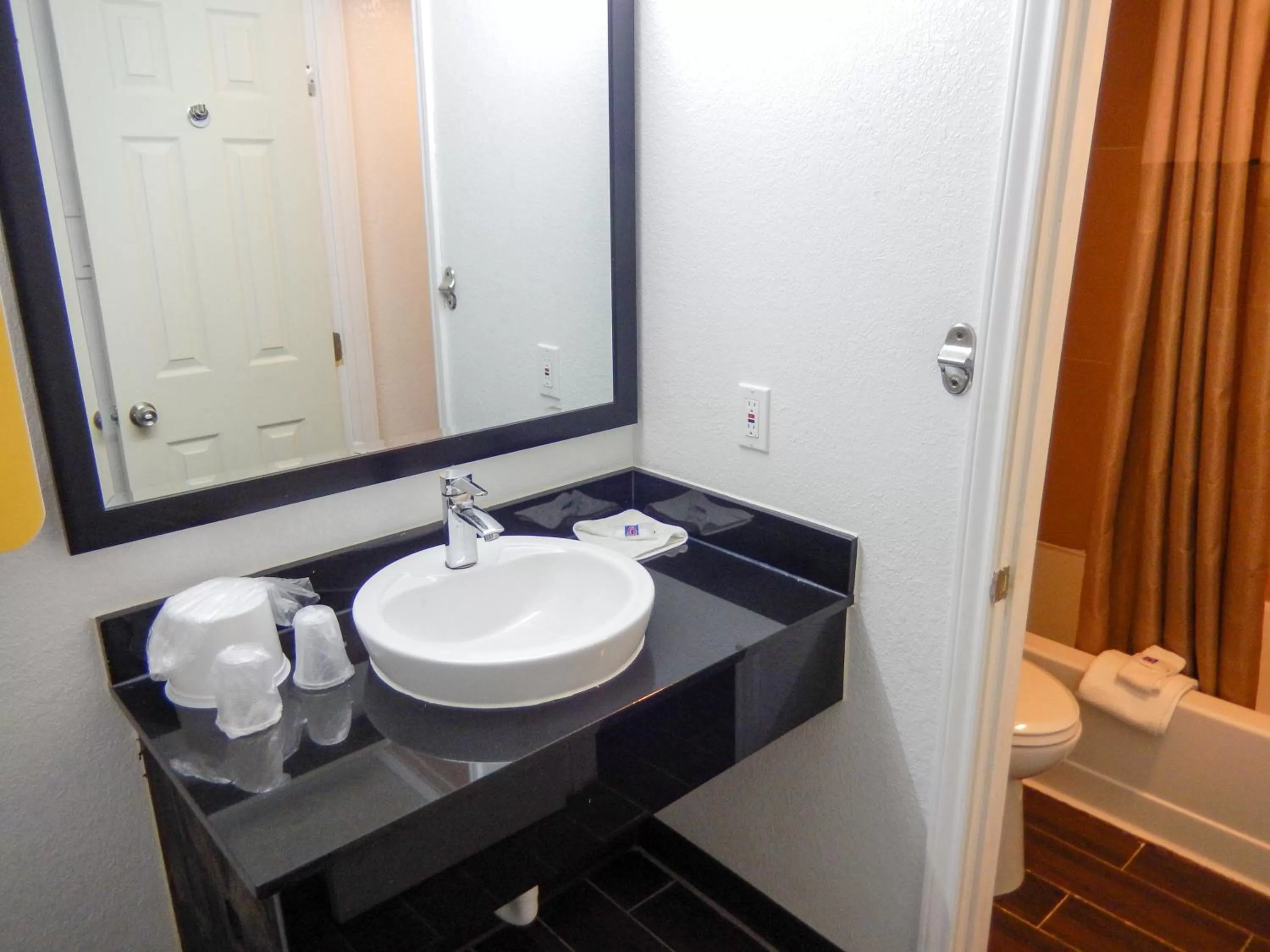 Bathroom in Motel 6-Portland, TX