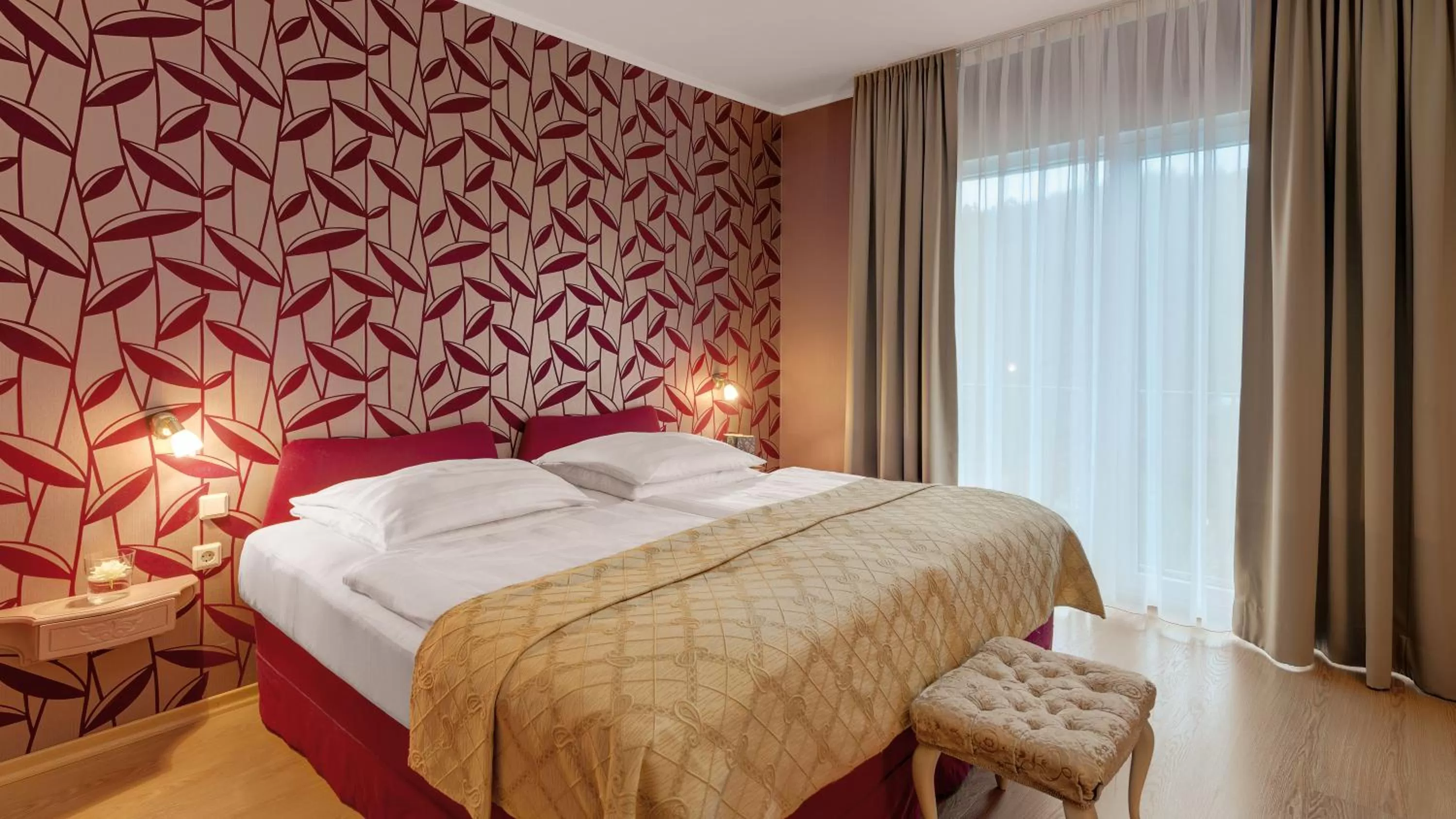 Bedroom, Bed in Wyndham Garden Gummersbach