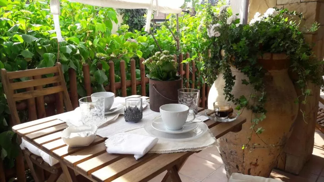 Garden, Restaurant/Places to Eat in B&b Silvana