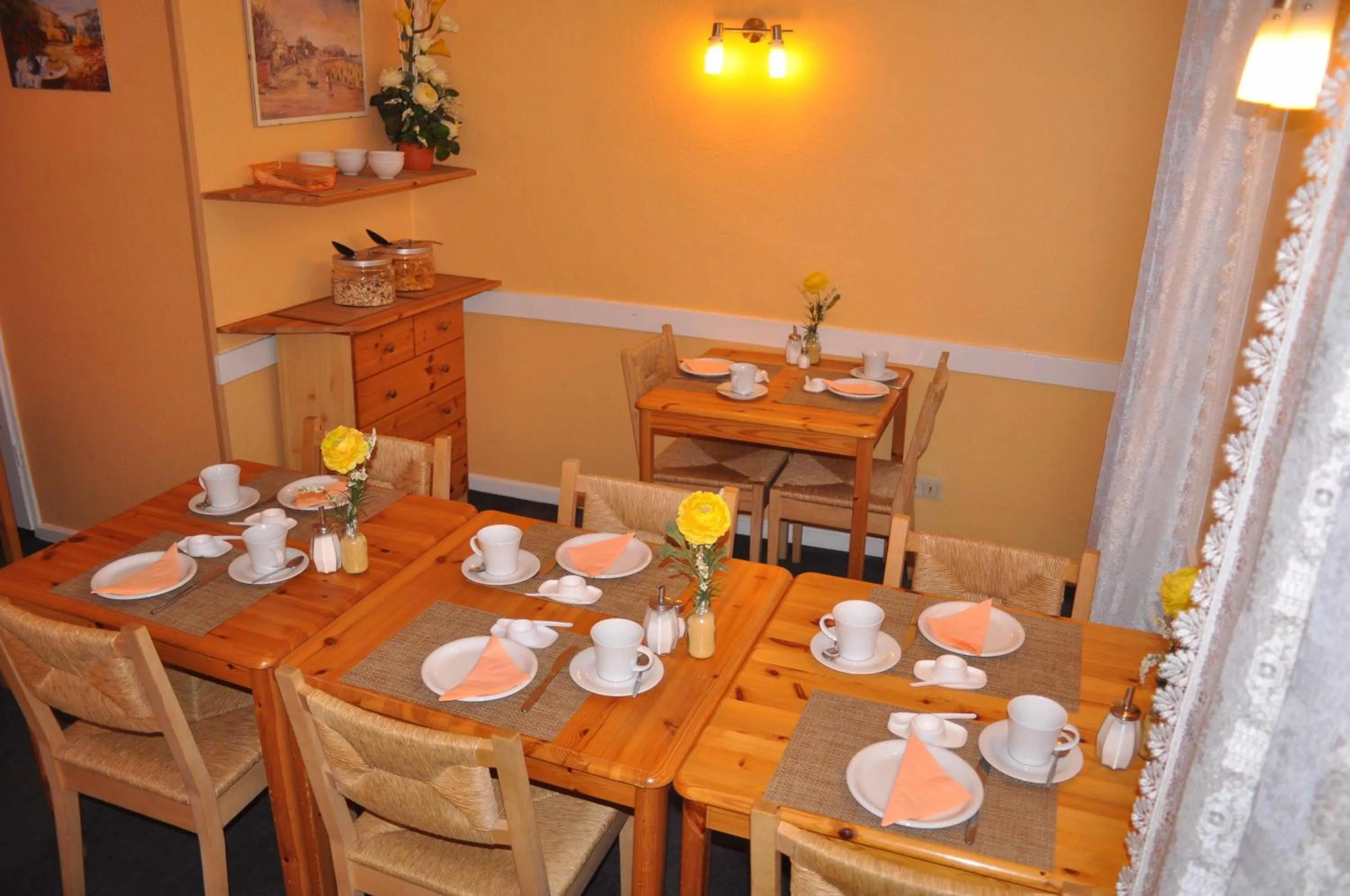 Restaurant/places to eat in Hotel am Hermannplatz