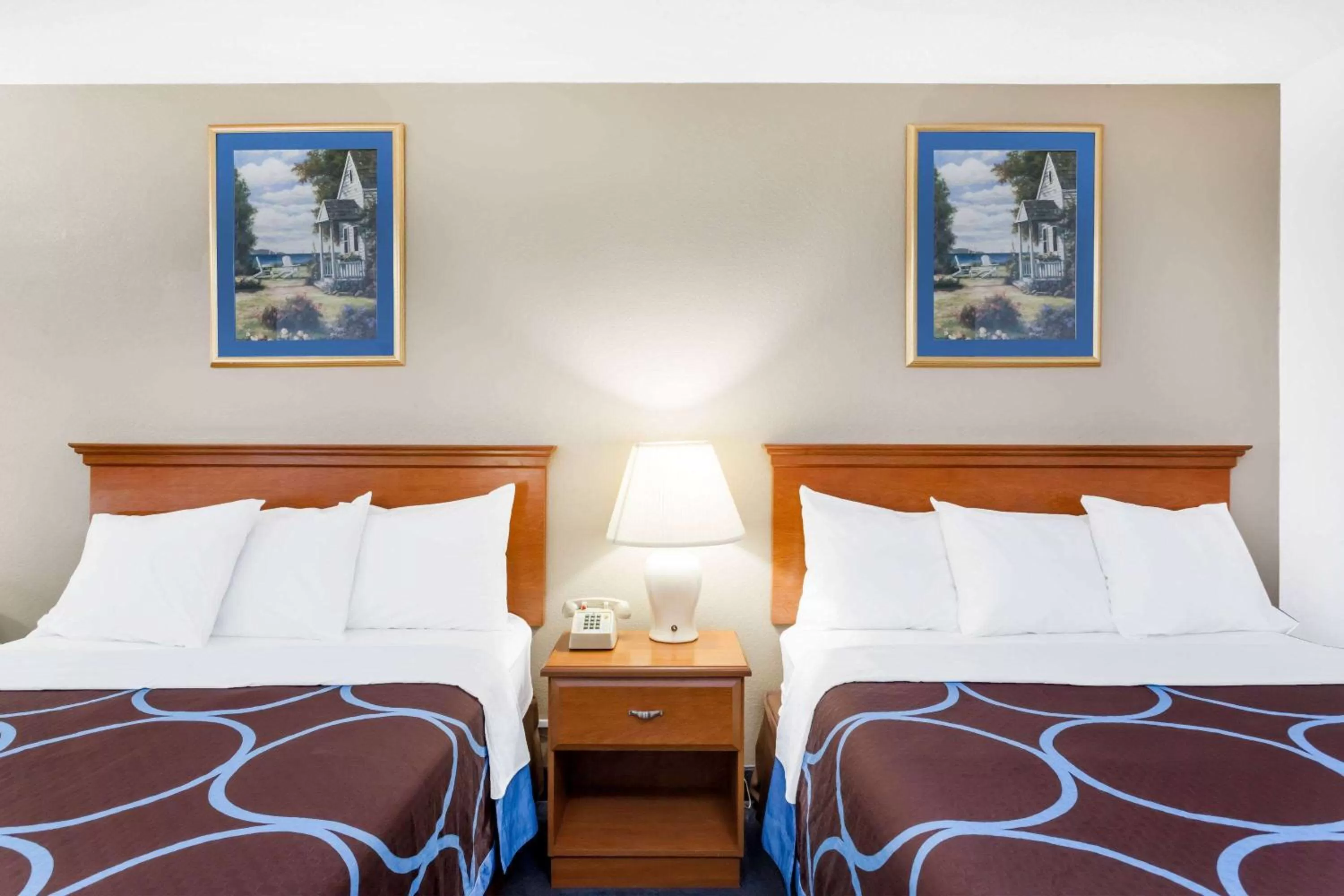 Photo of the whole room, Bed in Super 8 by Wyndham Montgomery Maybrook