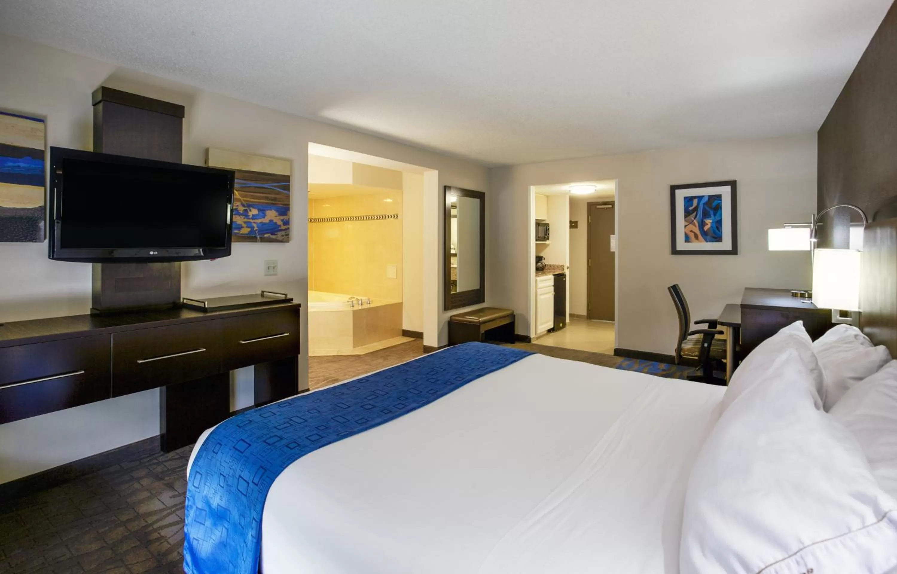 Bedroom, Bed in Holiday Inn Express Hotel & Suites Meadowlands Area by IHG
