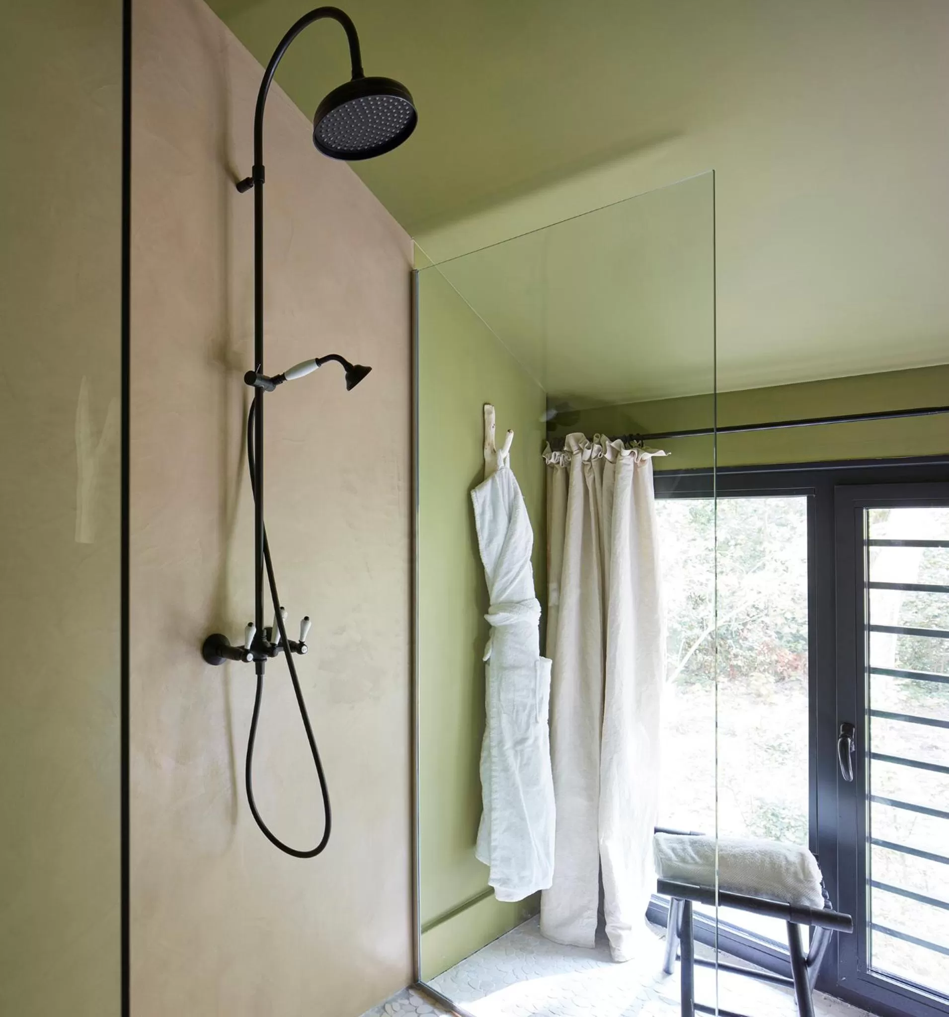 Decorative detail, Bathroom in Hôtel Domaine de Raba Bordeaux Sud