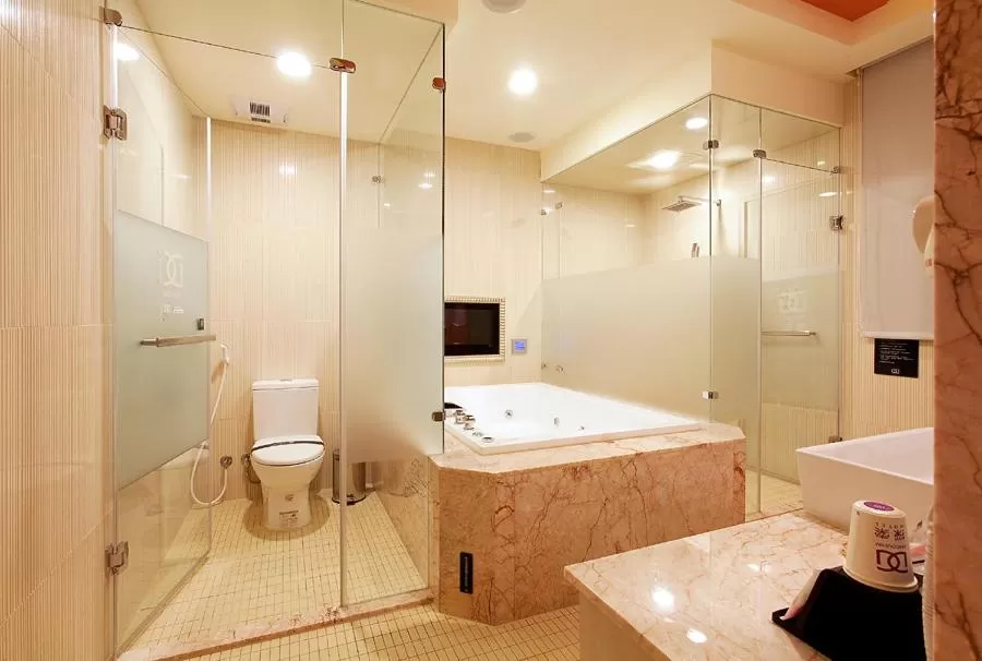 Bathroom in Discovery Motel - Yanping