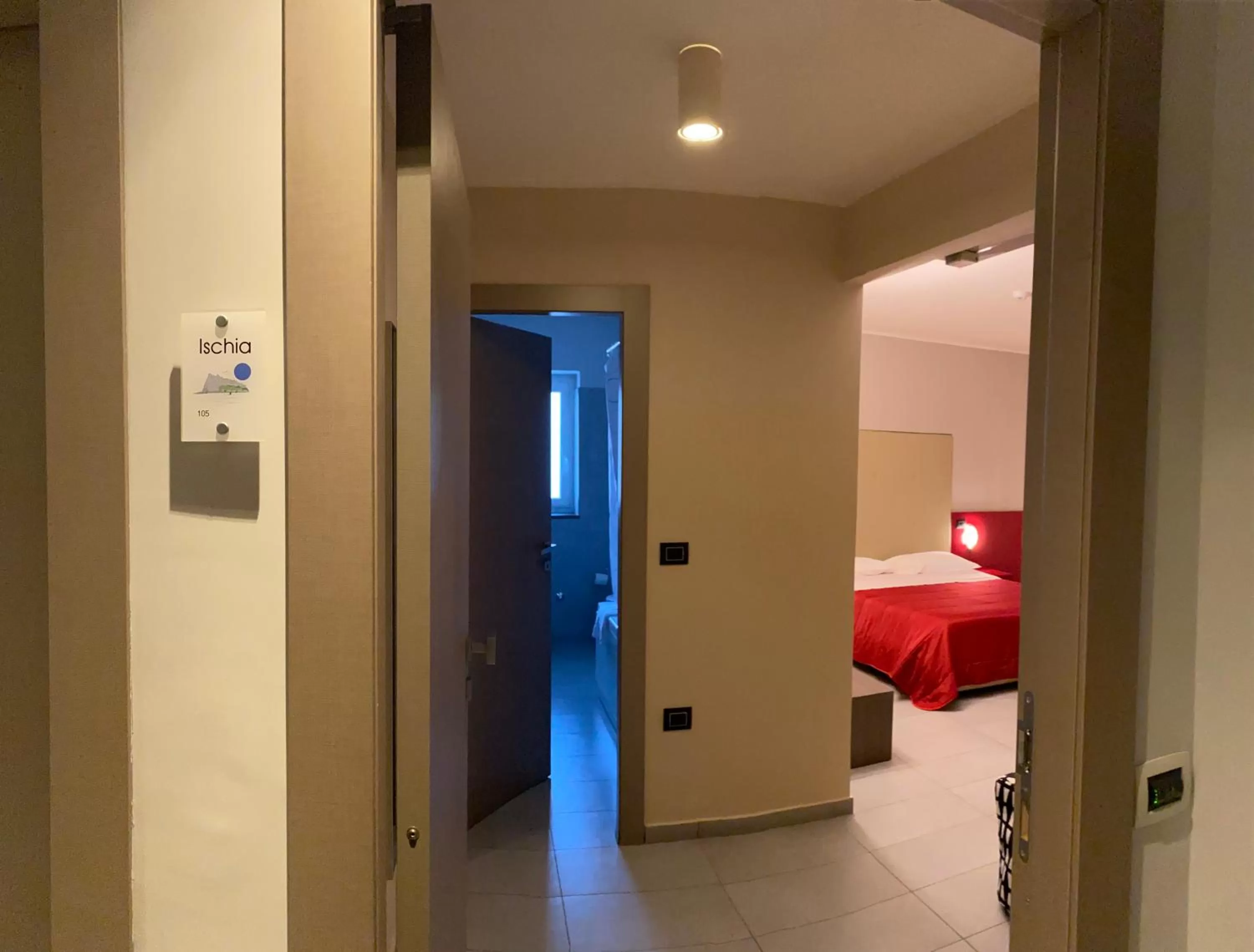 Bedroom, Bed in Victoria Hotel