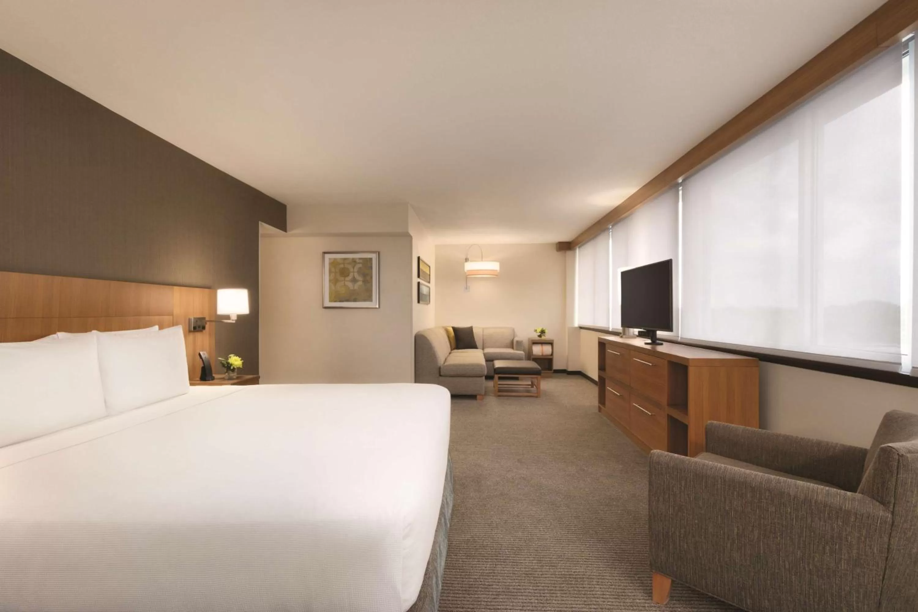 Photo of the whole room, Bed in Hyatt Place Chicago O'Hare Airport
