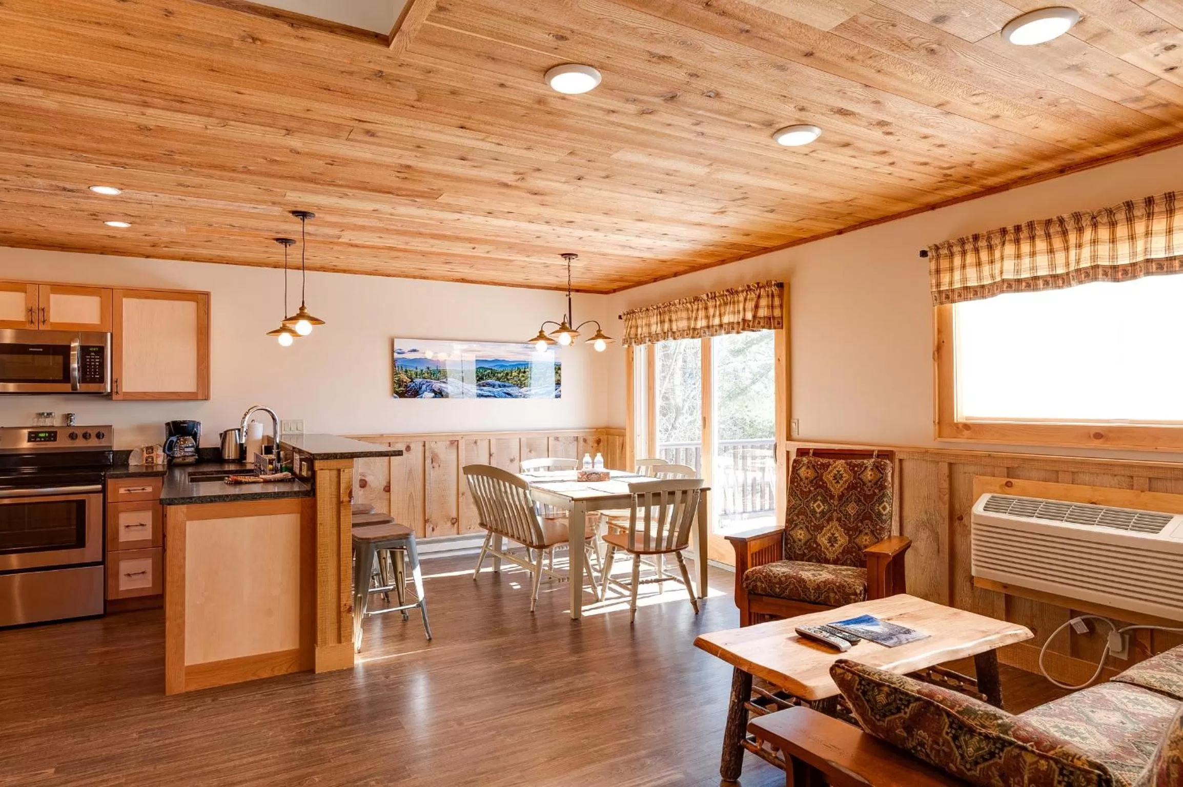 Dining area in Cobble Mountain Lodge