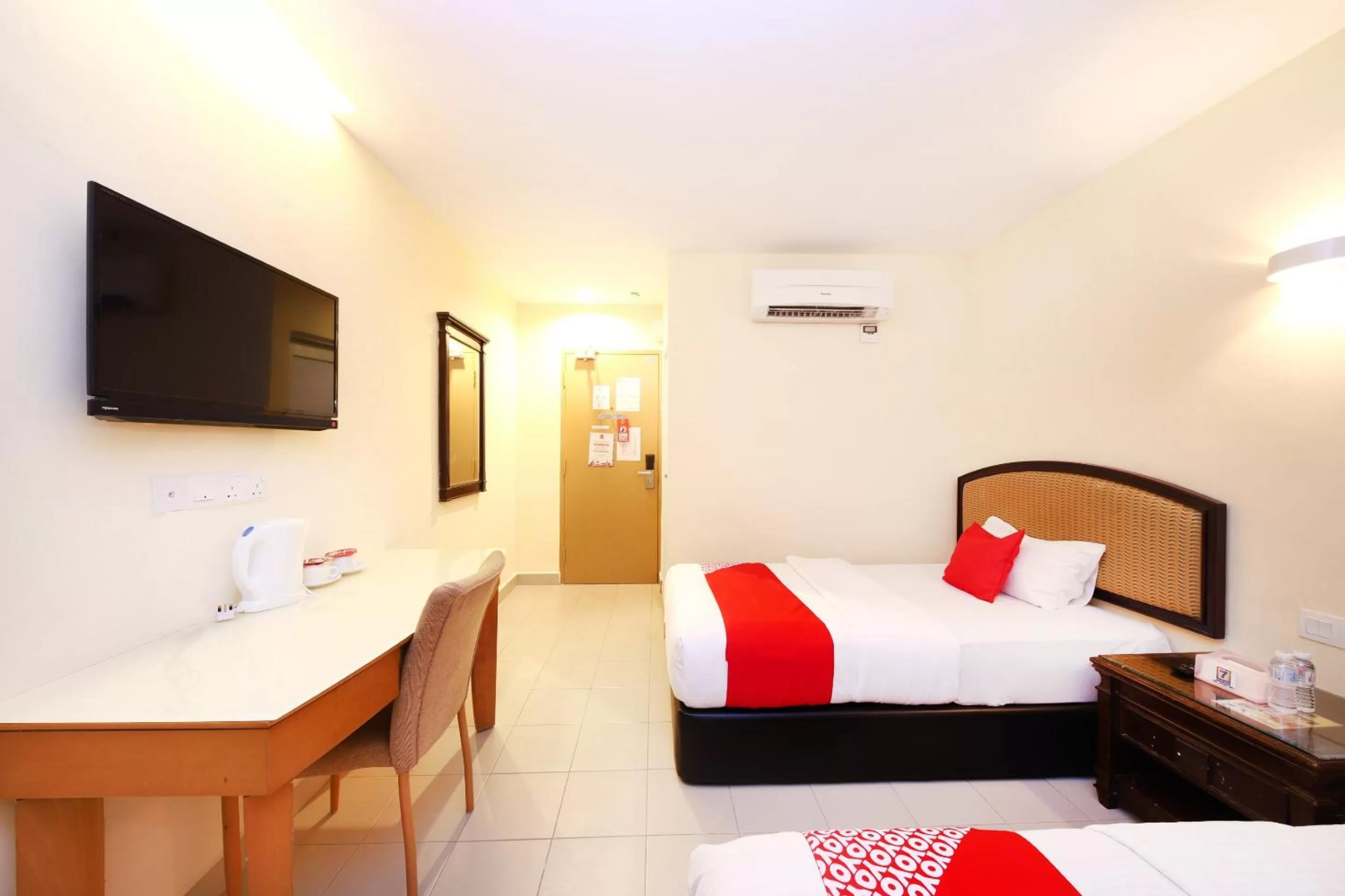 Bedroom in Super OYO 635 Seven Days Hotel