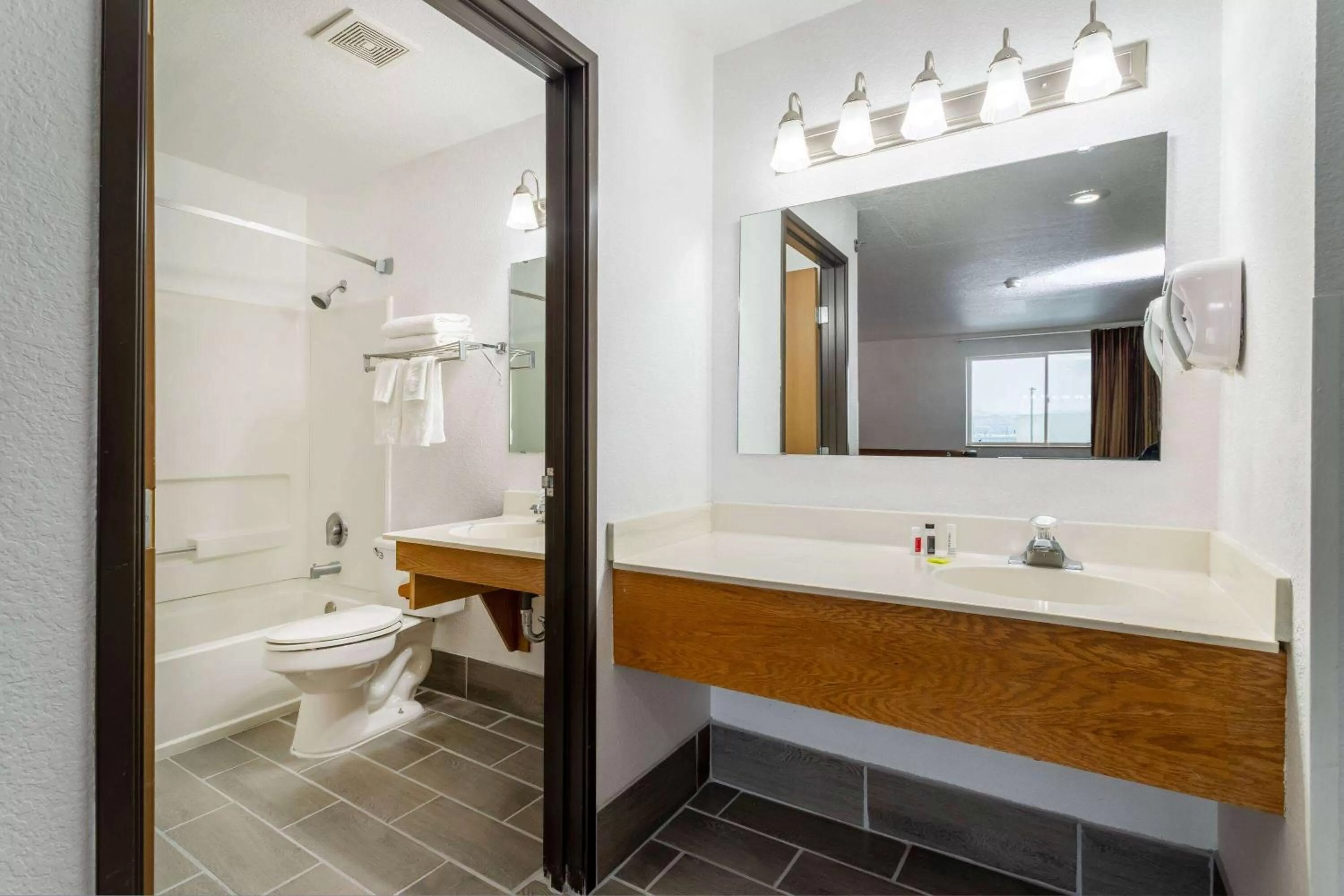 TV and multimedia in Super 8 by Wyndham The Dalles OR