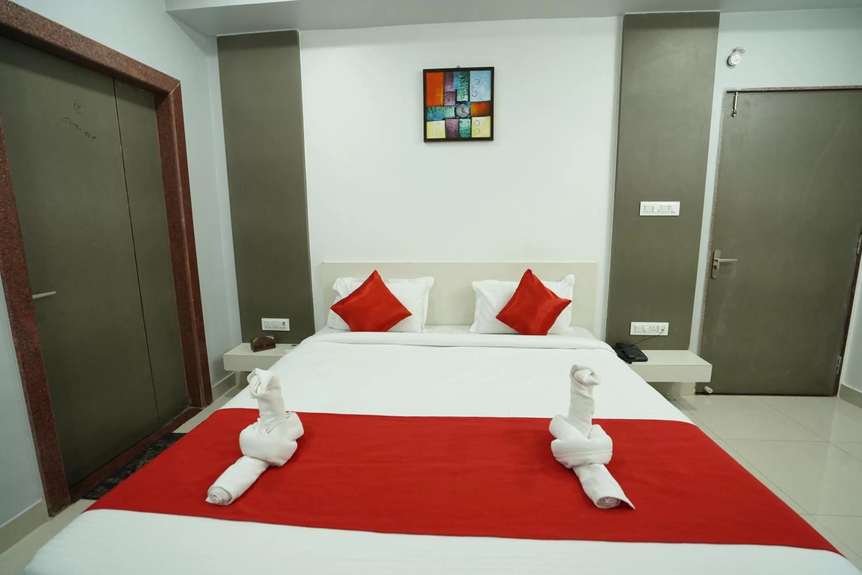 Photo of the whole room in Hotel Silver Cloud