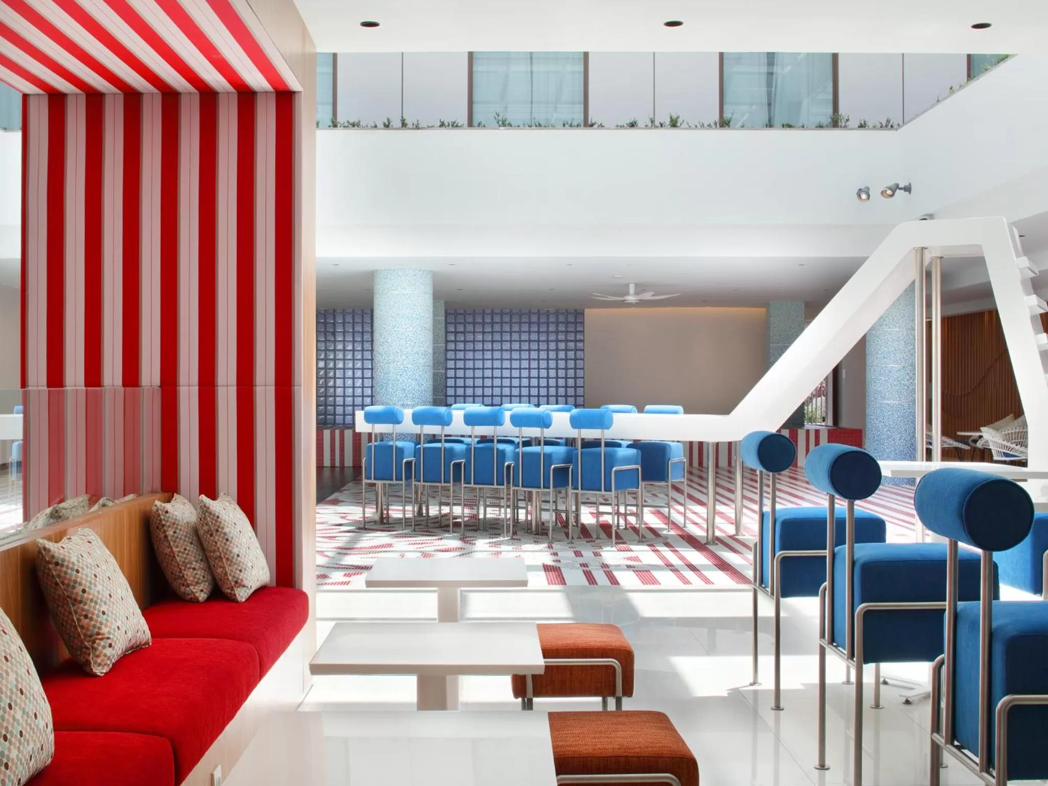 Communal lounge/ TV room in Holiday Inn Express Baruna by IHG