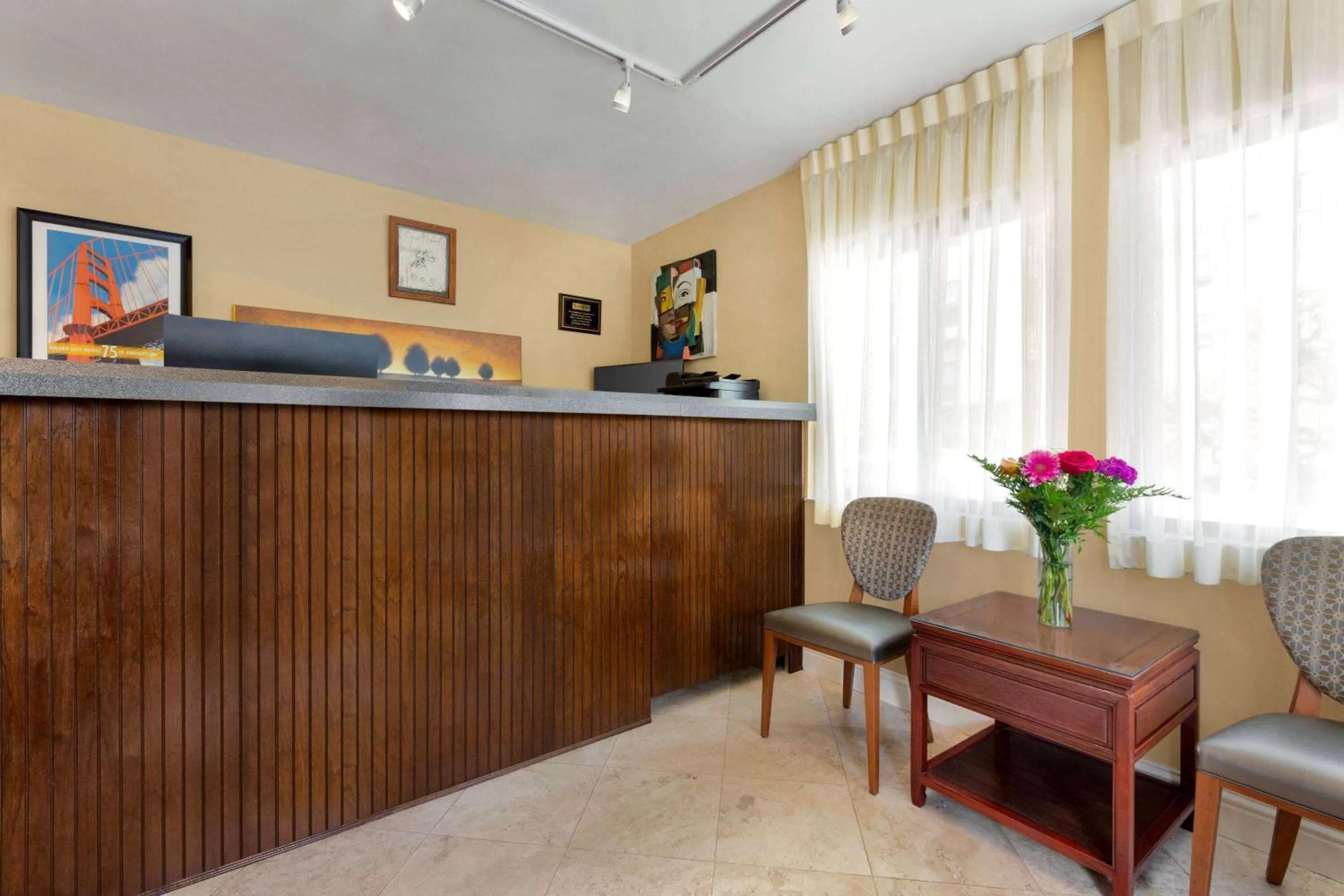 Lobby or reception in Travelodge by Wyndham Presidio San Francisco