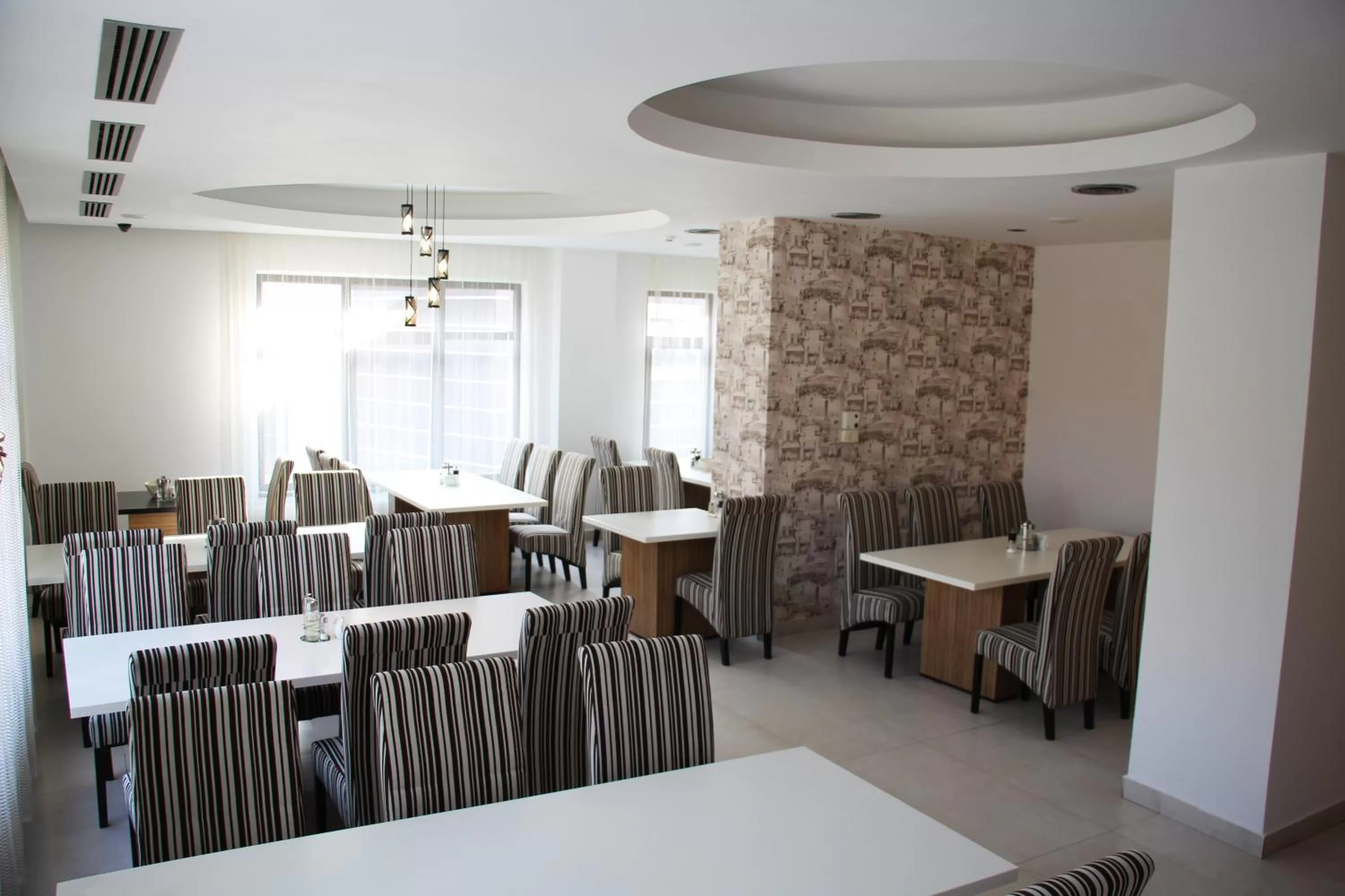 Restaurant/places to eat in Hotel Ave Lux