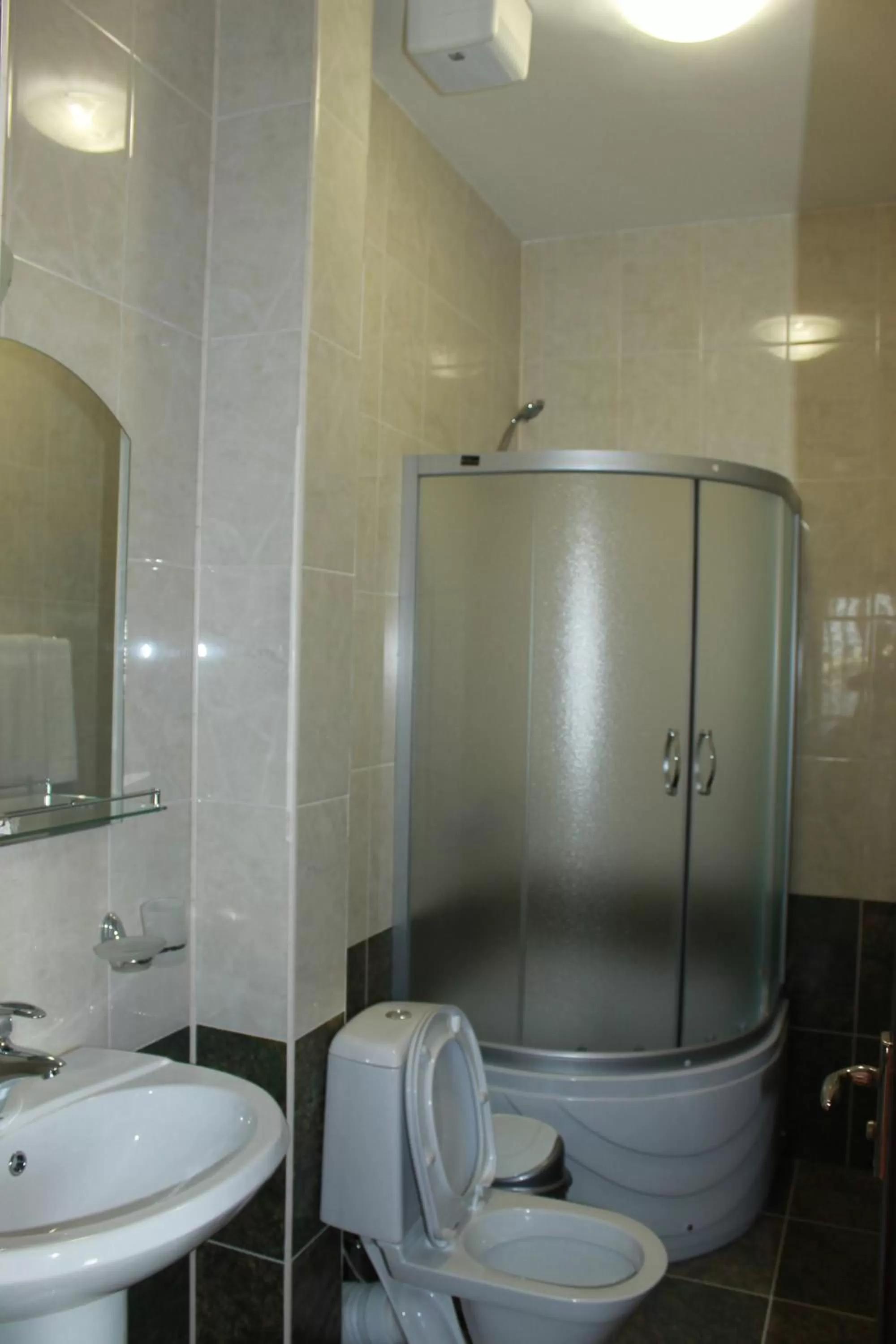 Shower, Bathroom in Hotel Laeti-Zhaiyk
