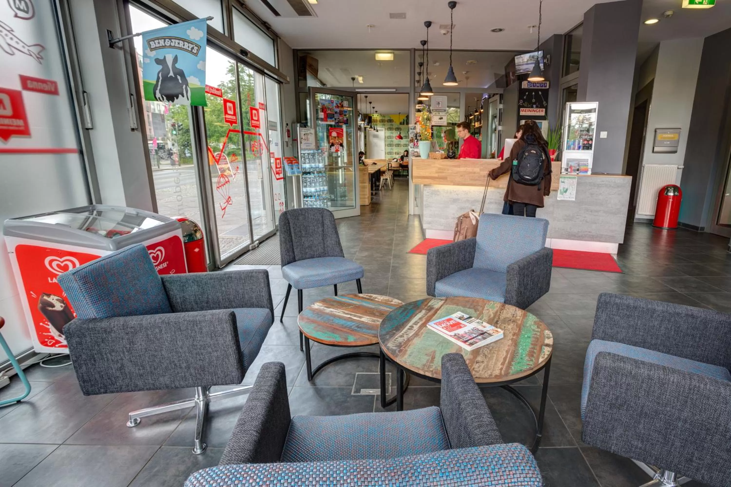 Lobby or reception in MEININGER Hotel Berlin Alexanderplatz