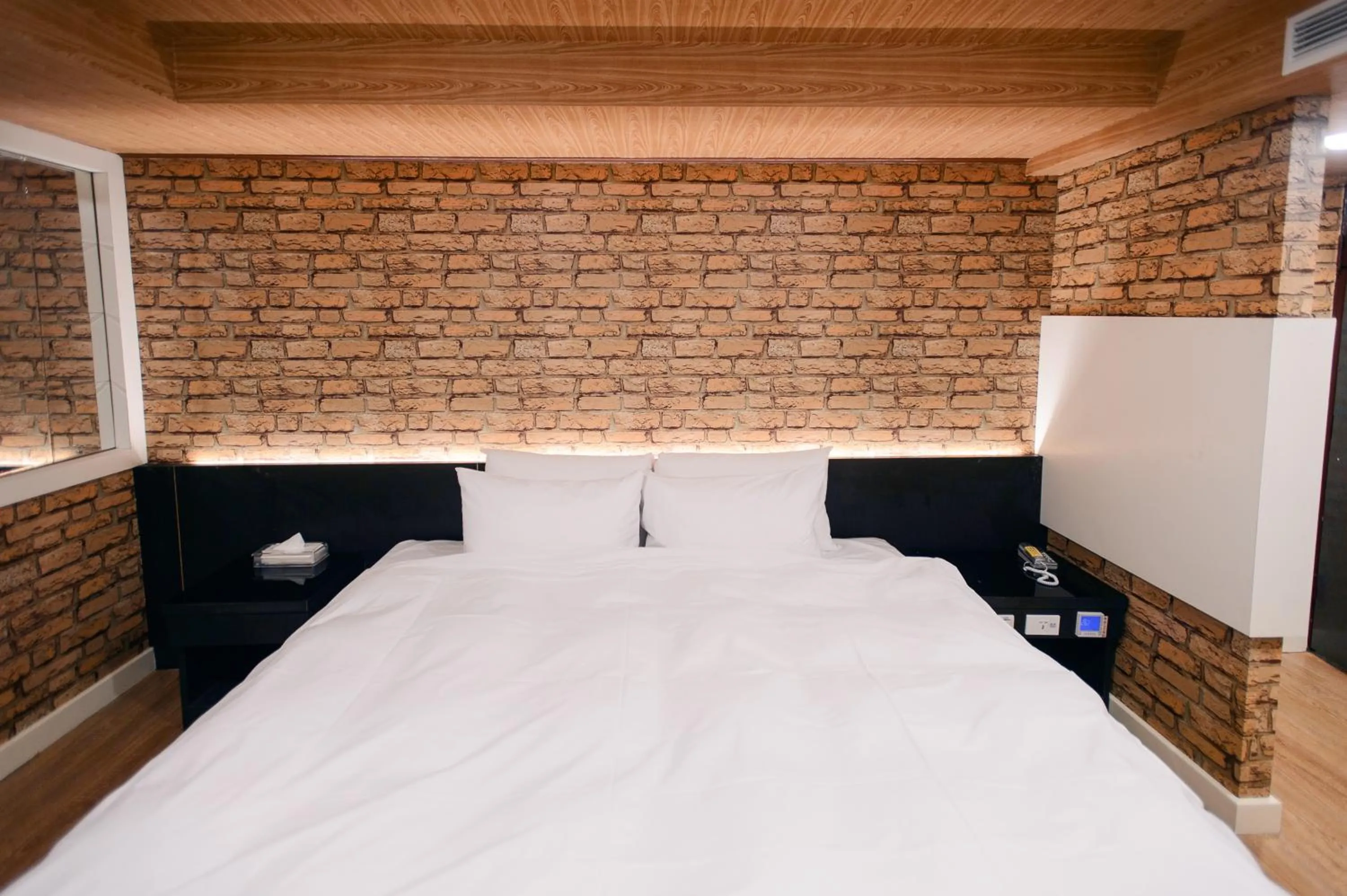 Bedroom, Bed in Duke Business Hotel